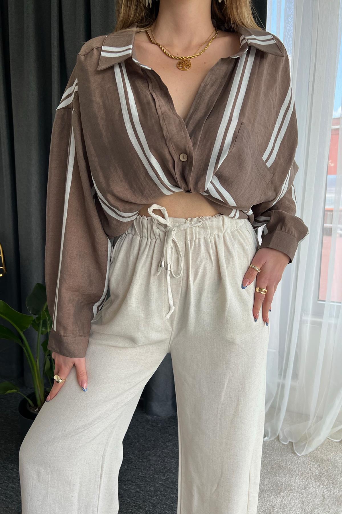 قميص مخطط كبير الحجم