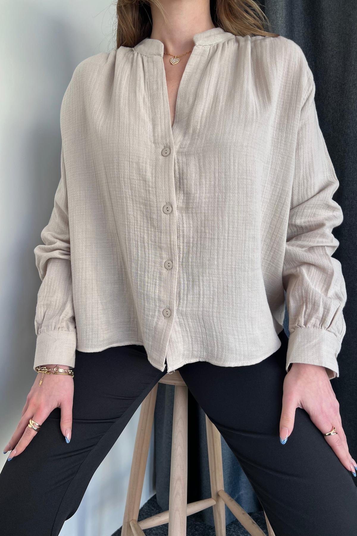 قميص كتان بياقة القاضي