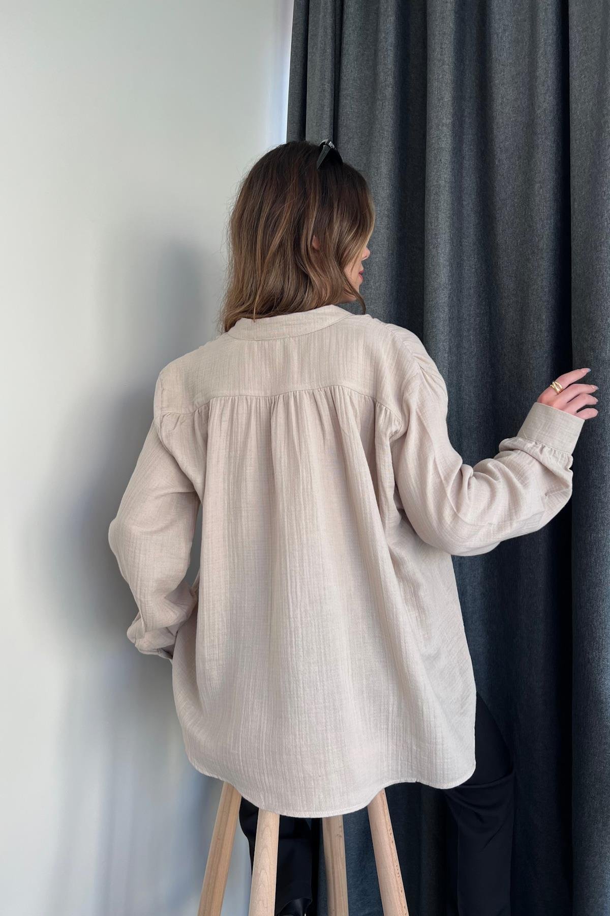 قميص كتان بياقة القاضي