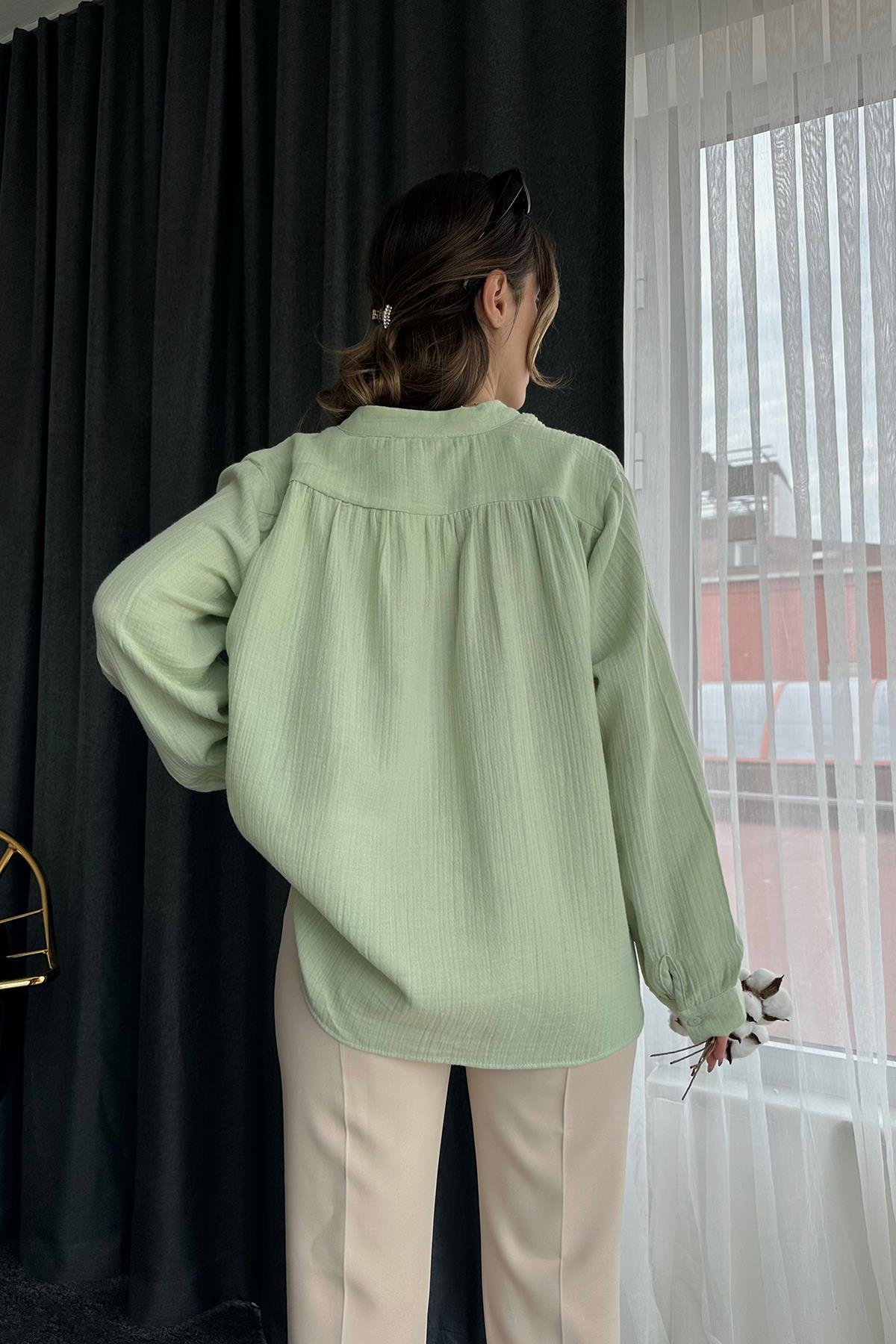 قميص كتان بياقة القاضي