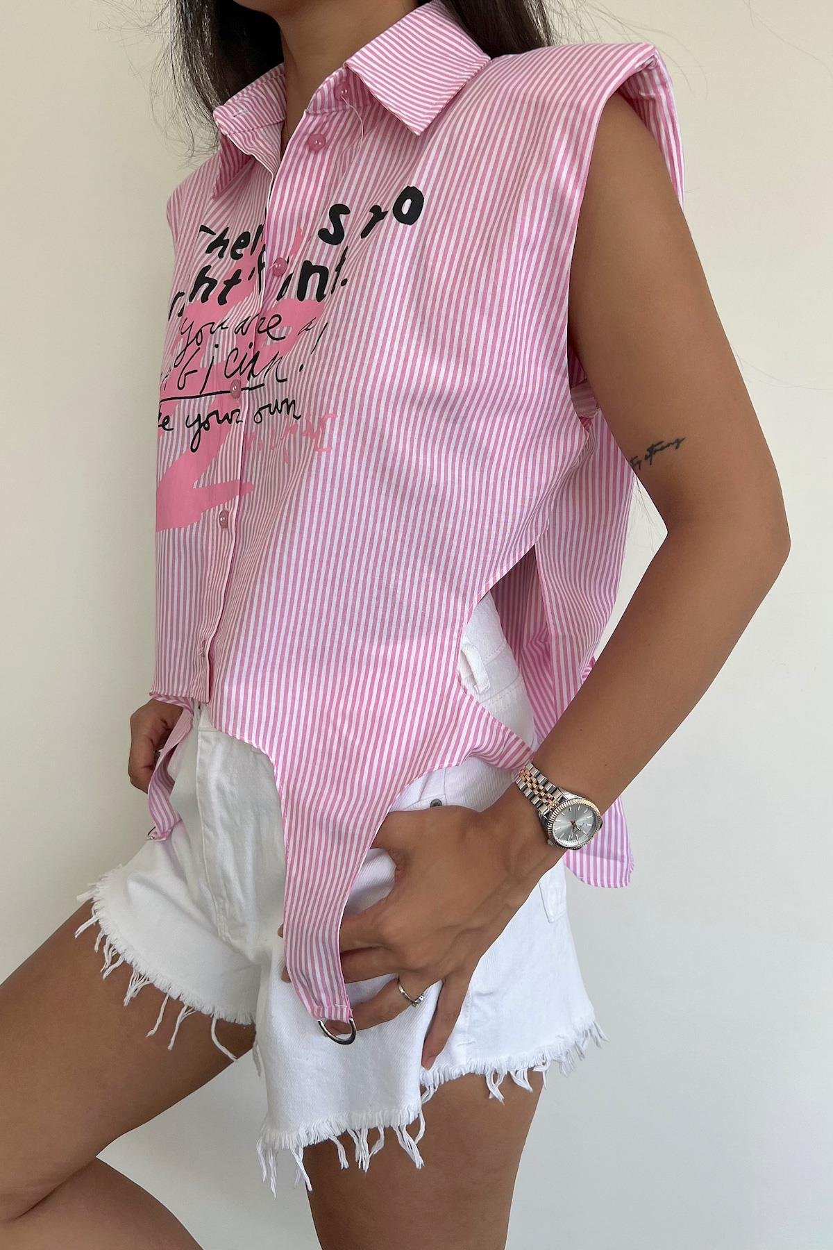 РУБАШКА С НУЛЕВЫМ РУКАВАМИ С ПРИНТОМ ПЕРЕДНИМ И УПЛОТНЕННЫМИ ПЛЕЧАМИ