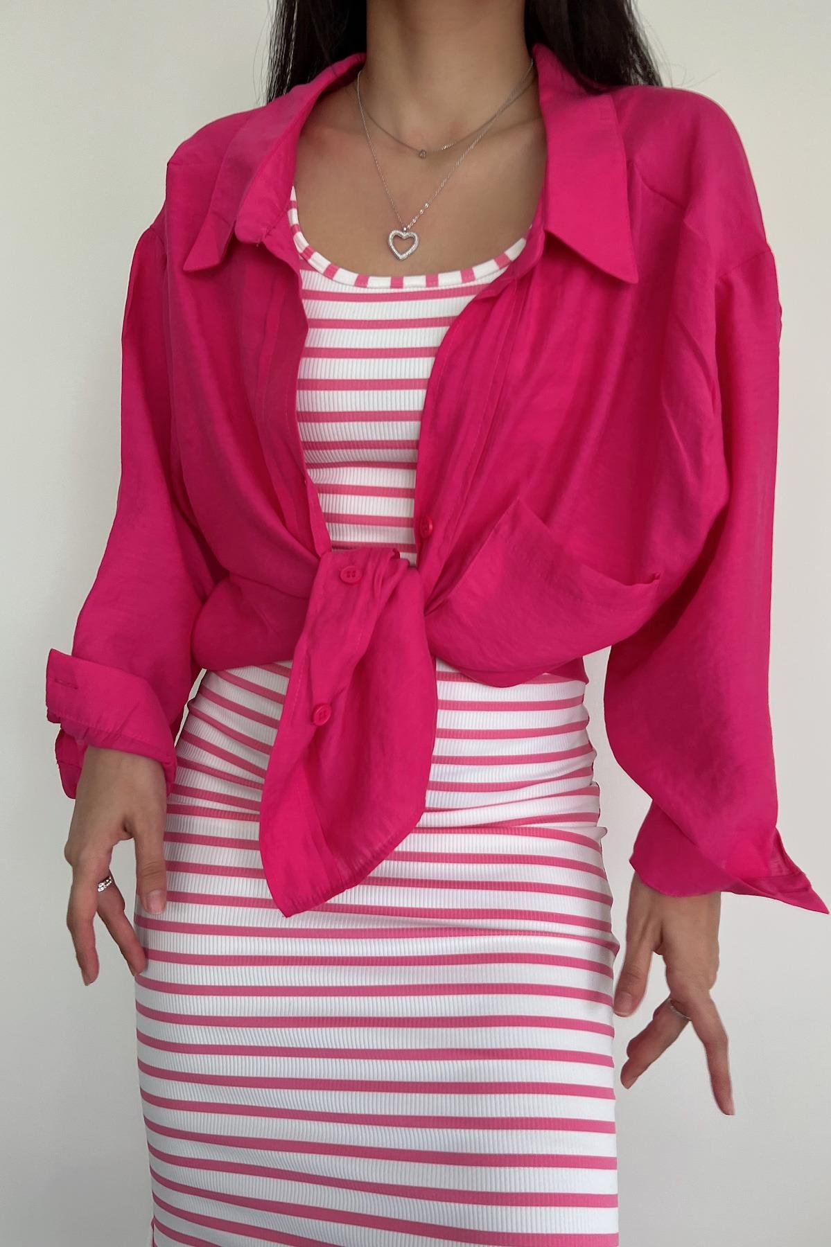 قميص كبير الحجم بأكتاف منخفضة