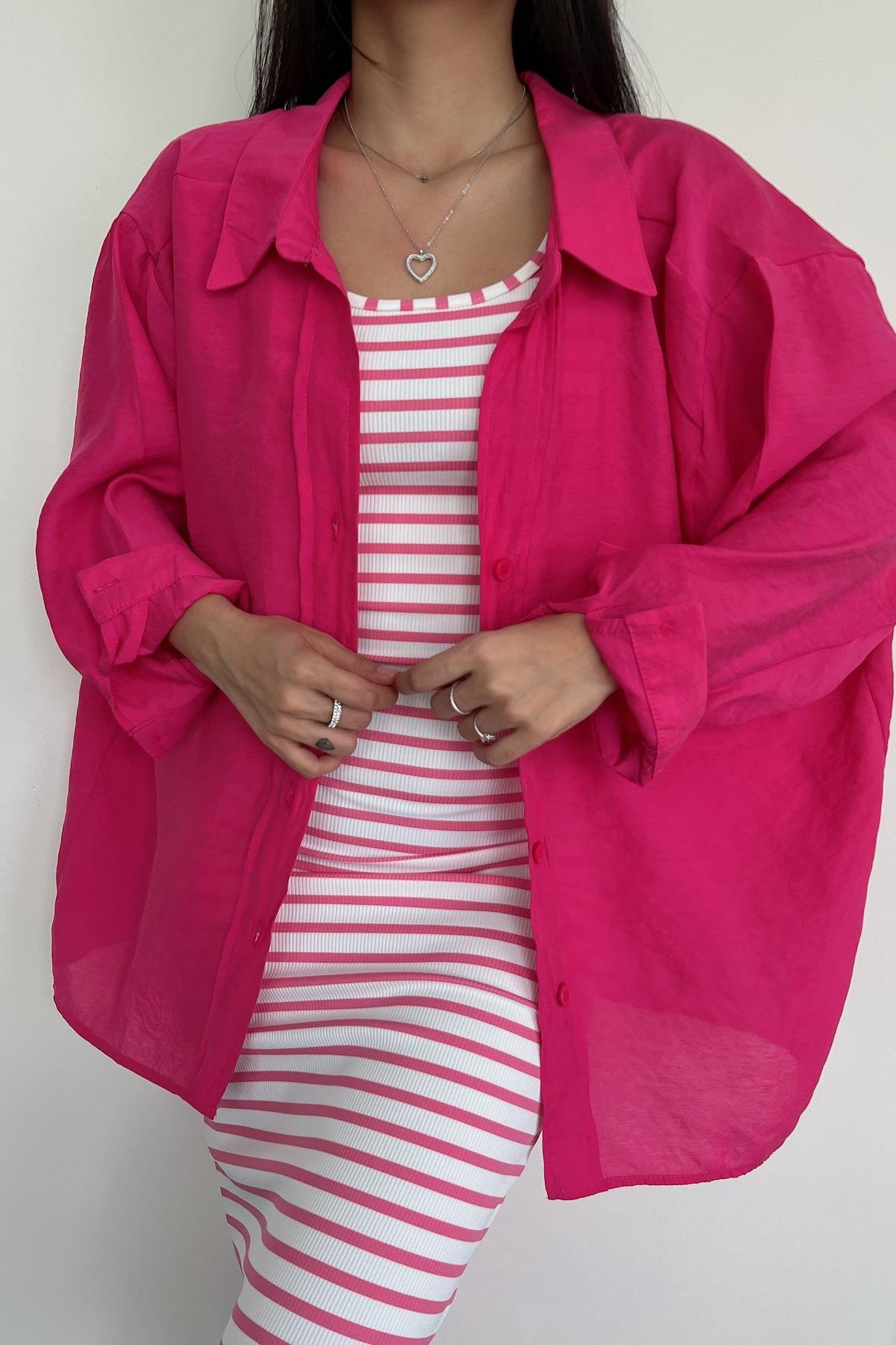 قميص كبير الحجم بأكتاف منخفضة