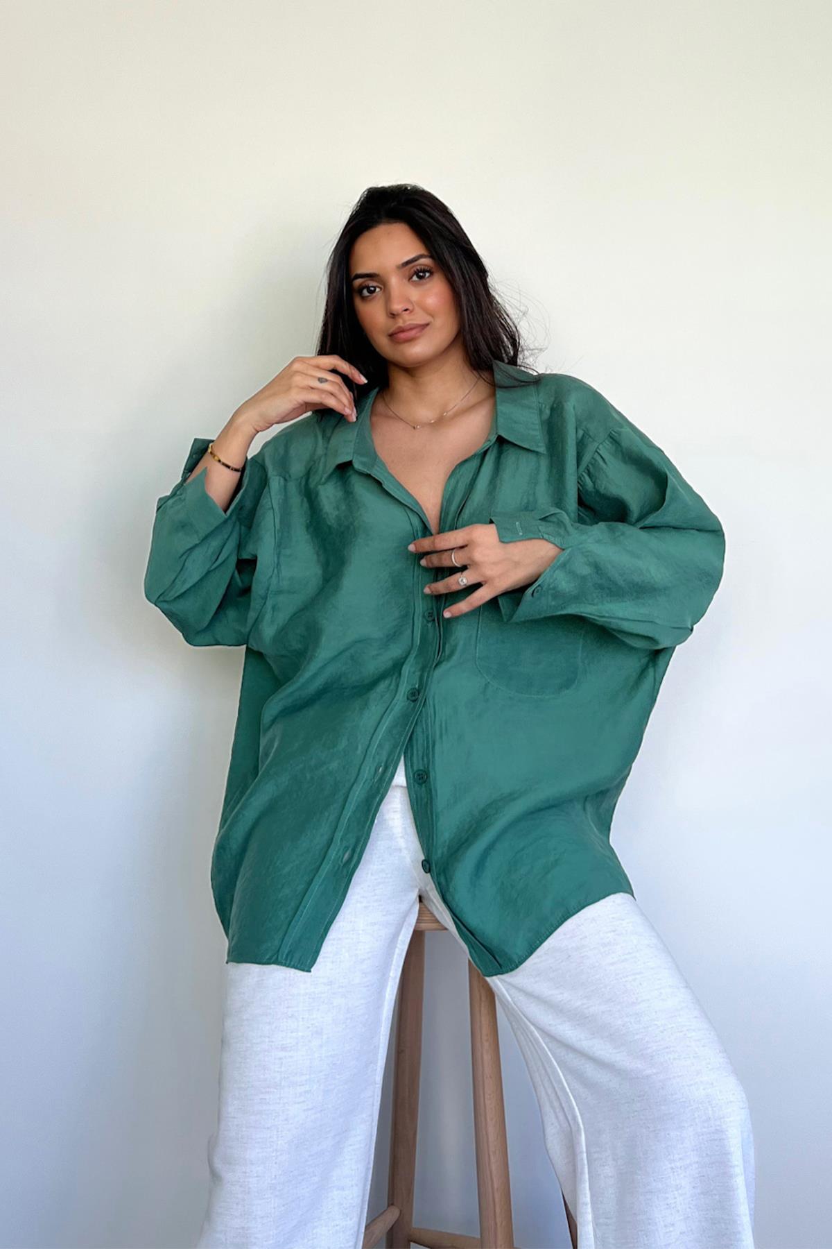 قميص كبير الحجم بأكتاف منخفضة