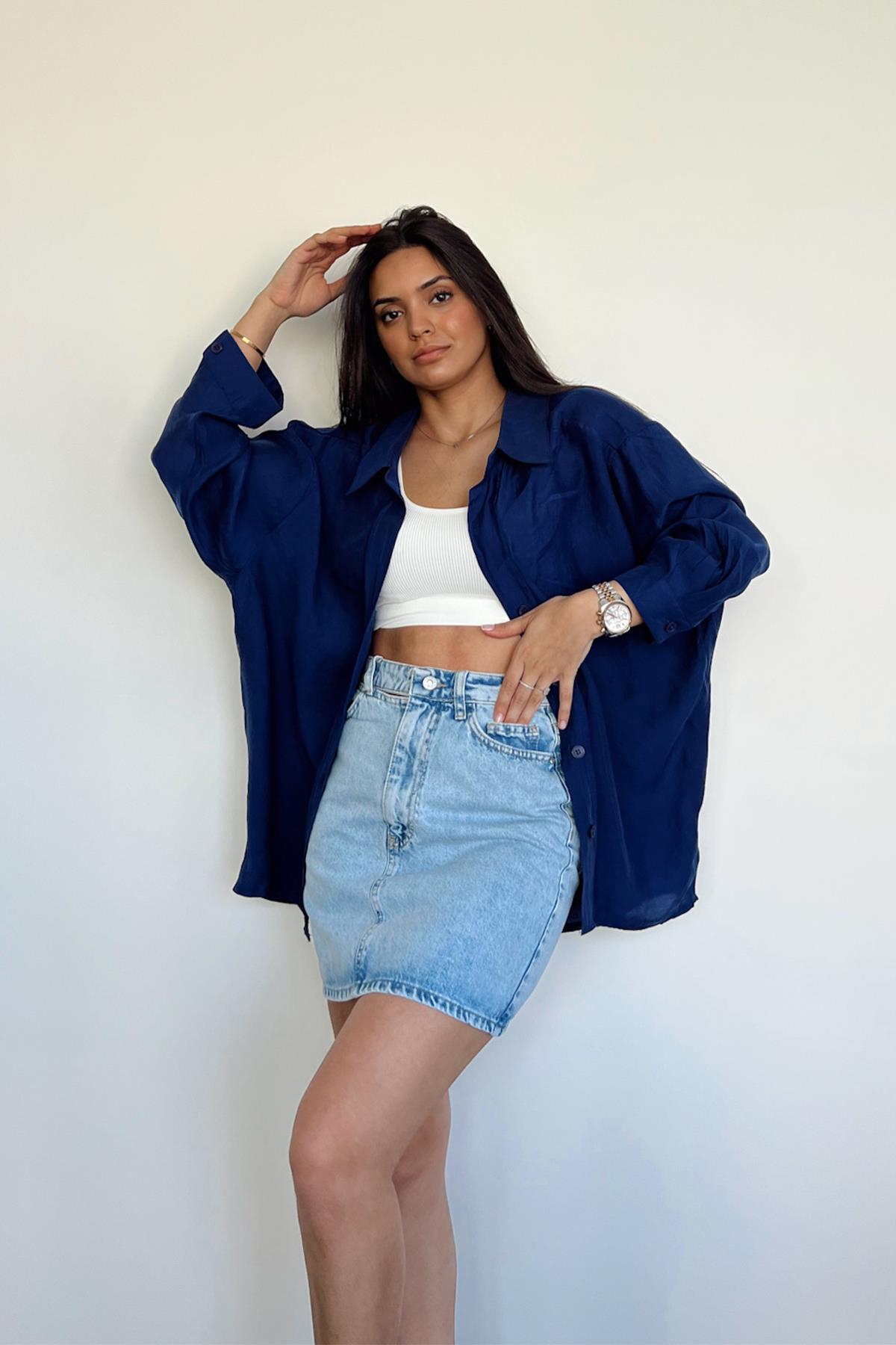 قميص كبير الحجم بأكتاف منخفضة