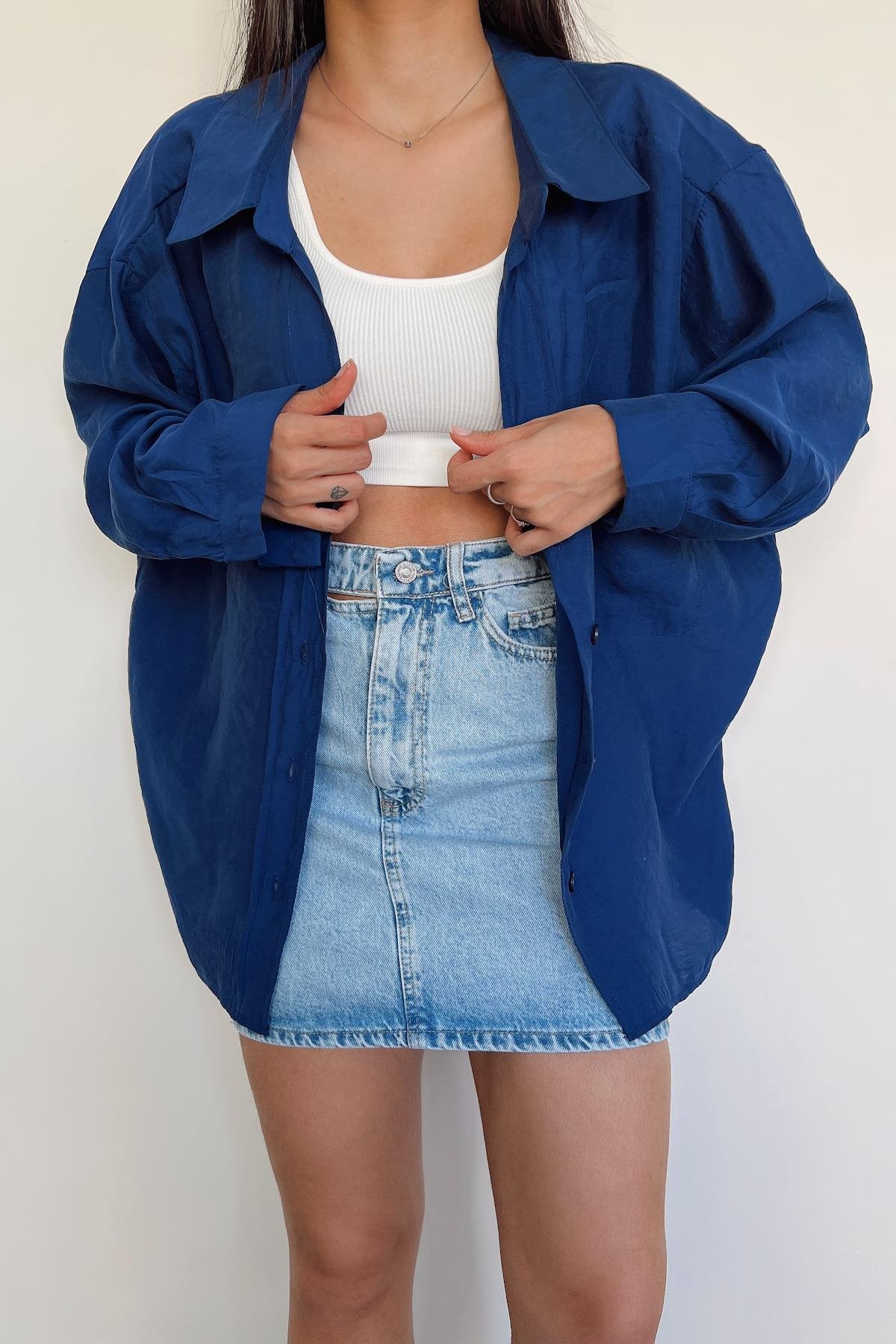 قميص كبير الحجم بأكتاف منخفضة