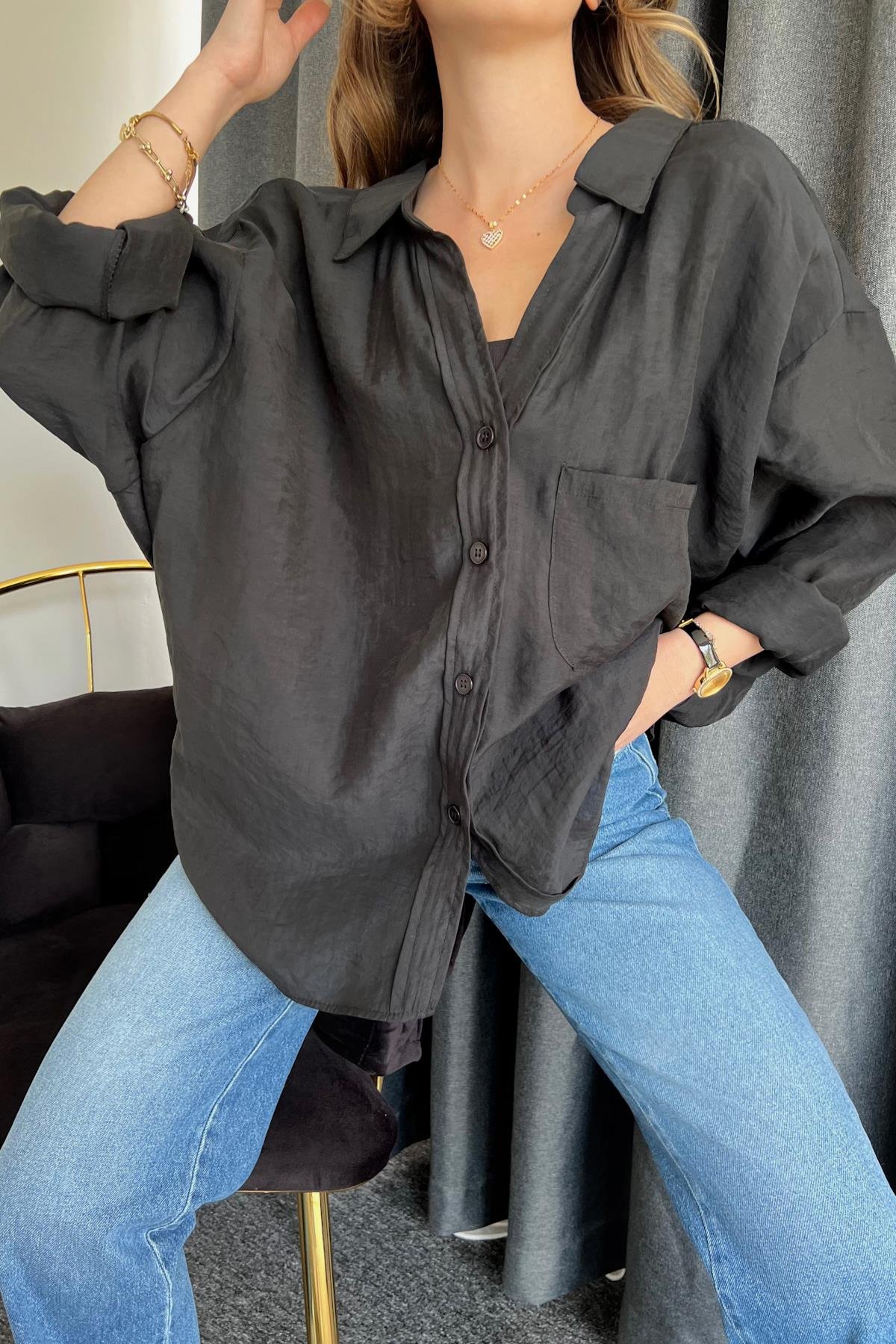 قميص كبير الحجم بأكتاف منخفضة