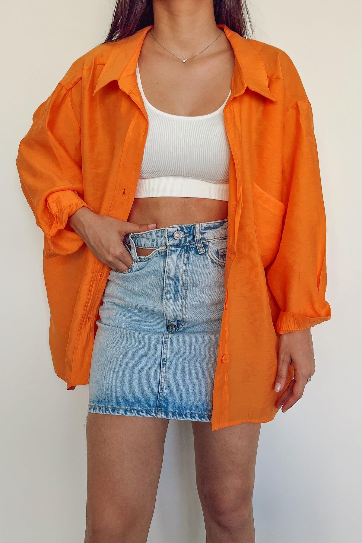 قميص كبير الحجم بأكتاف منخفضة