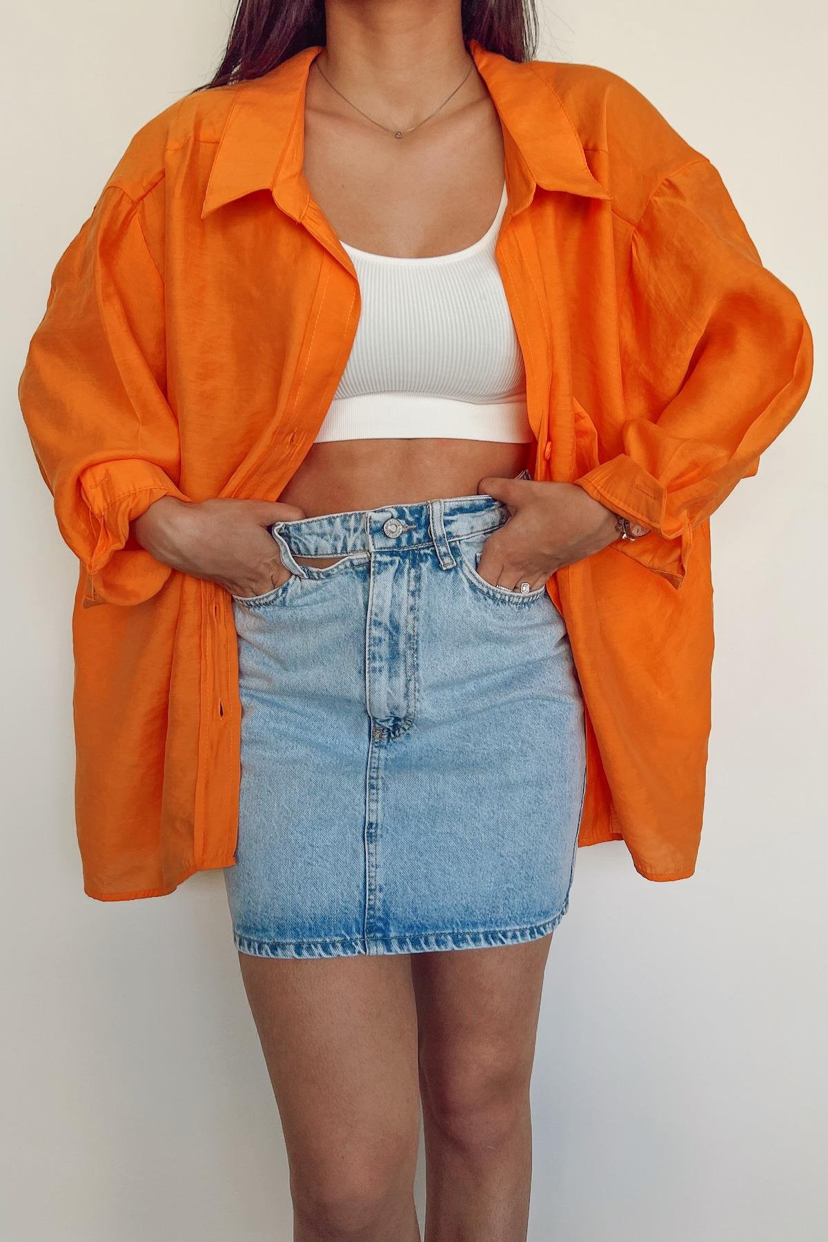 قميص كبير الحجم بأكتاف منخفضة