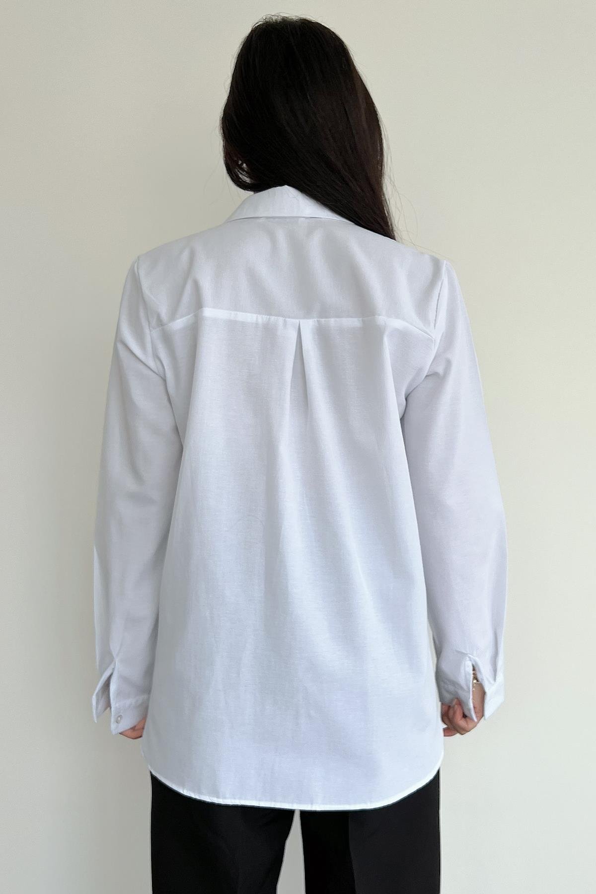 РУБАШКА МИНИМАЛЬНОЙ ДЛИНЫ С ПОДДЕЛКНЫМИ КАРМАНАМИ