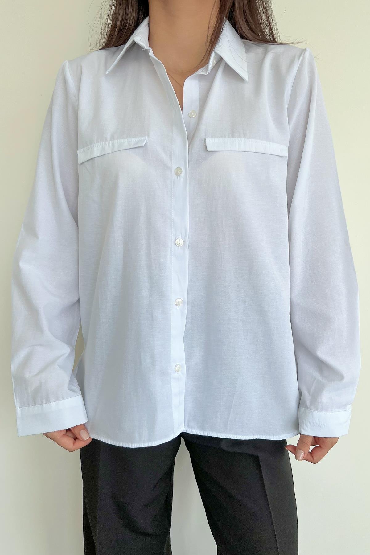 РУБАШКА МИНИМАЛЬНОЙ ДЛИНЫ С ПОДДЕЛКНЫМИ КАРМАНАМИ