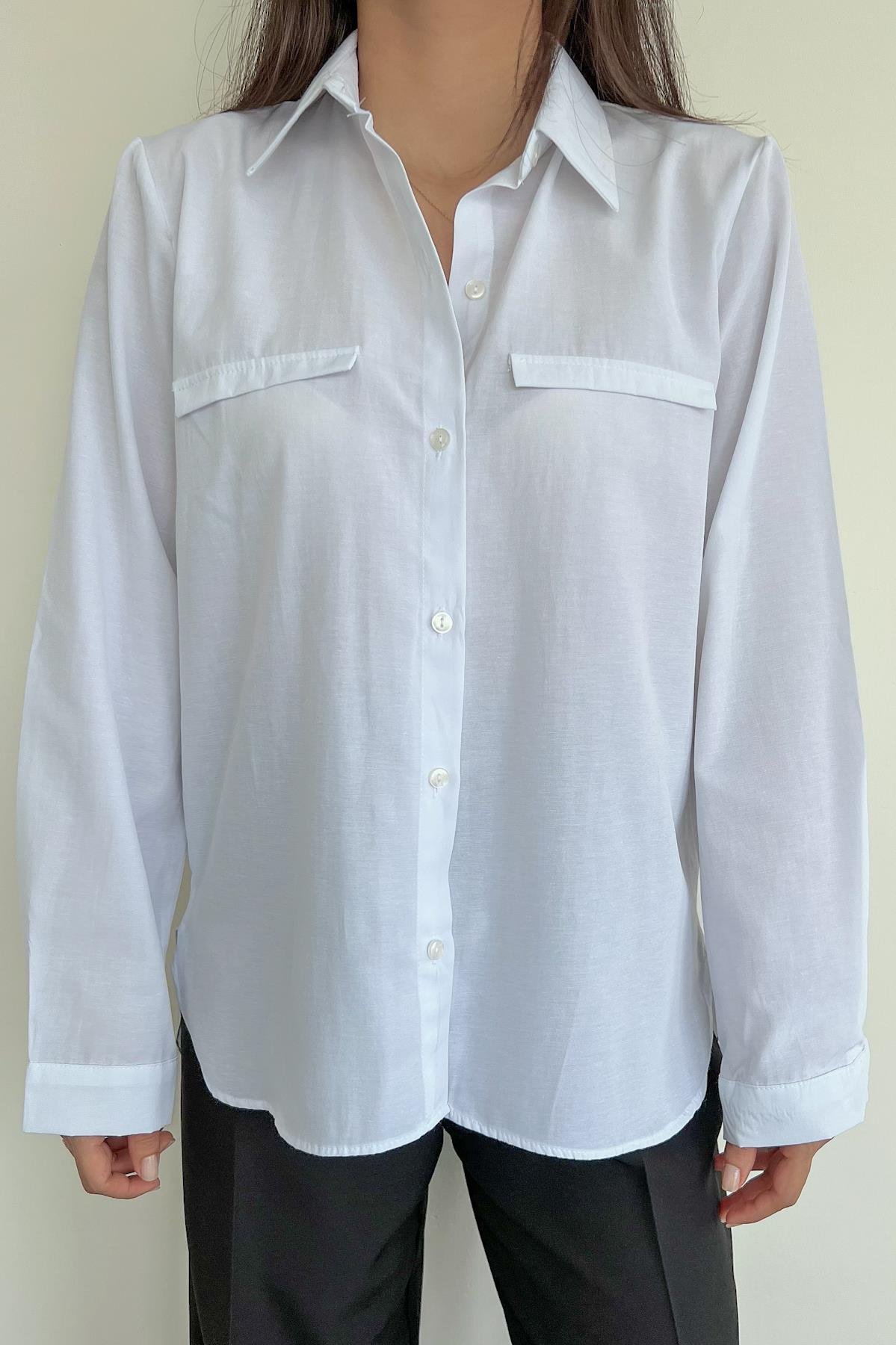 РУБАШКА МИНИМАЛЬНОЙ ДЛИНЫ С ПОДДЕЛКНЫМИ КАРМАНАМИ