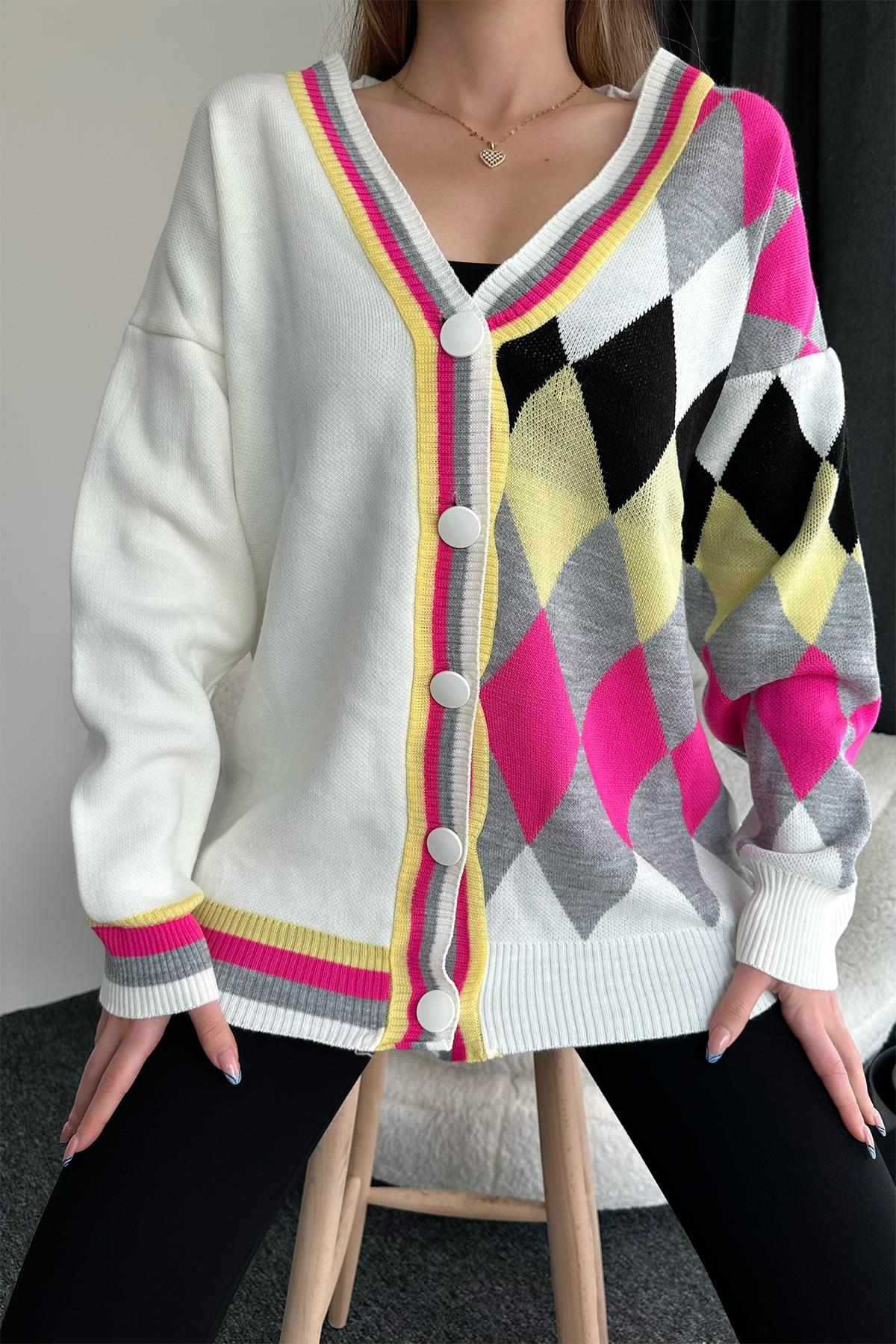 Strickjacke mit Baklava-Muster