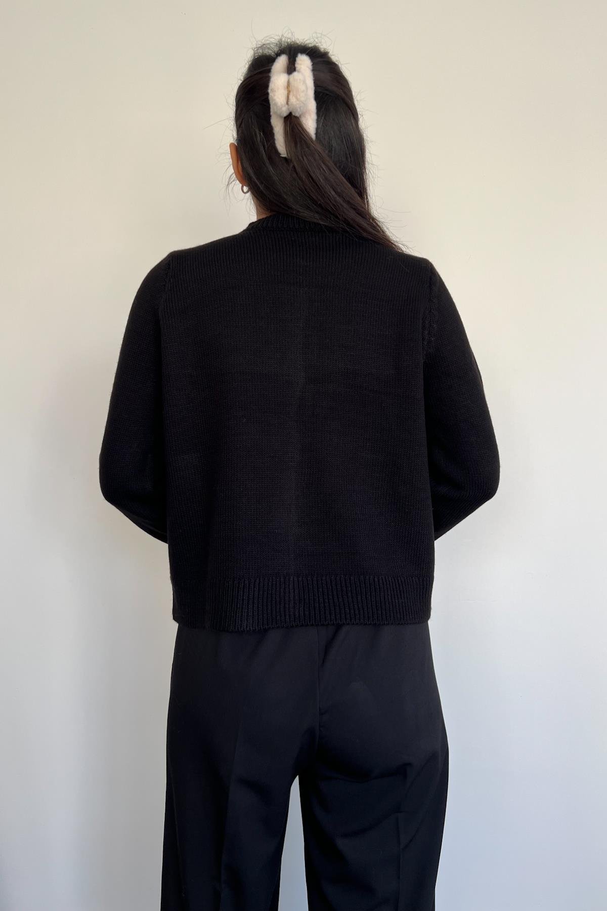 CEPLİ DÜĞME DETAYLI TRİKO HIRKA SİYAH