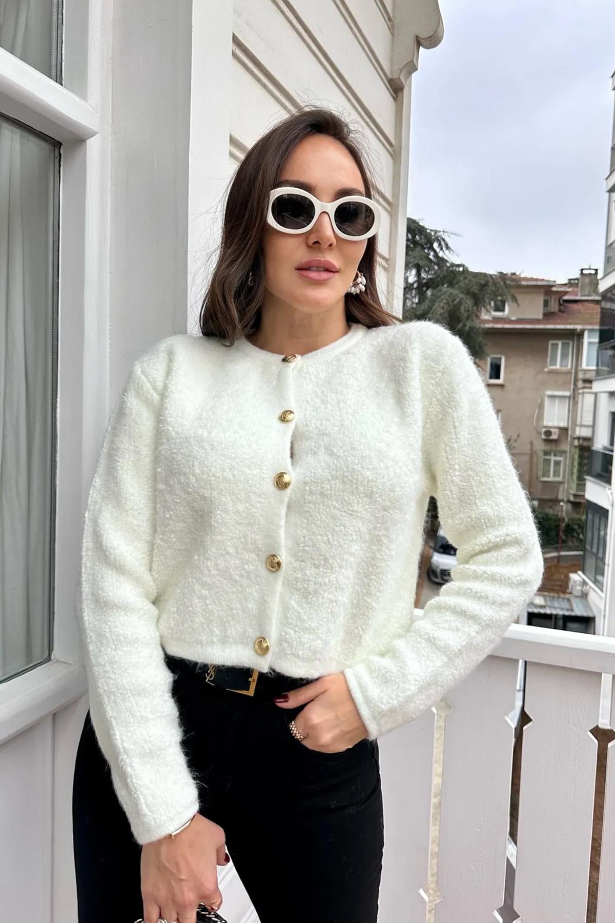 YUMOŞ DÜĞMELİ HIRKA EKRU