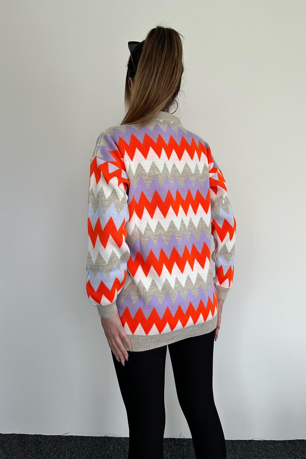 Strickjacke mit Zickzackmuster