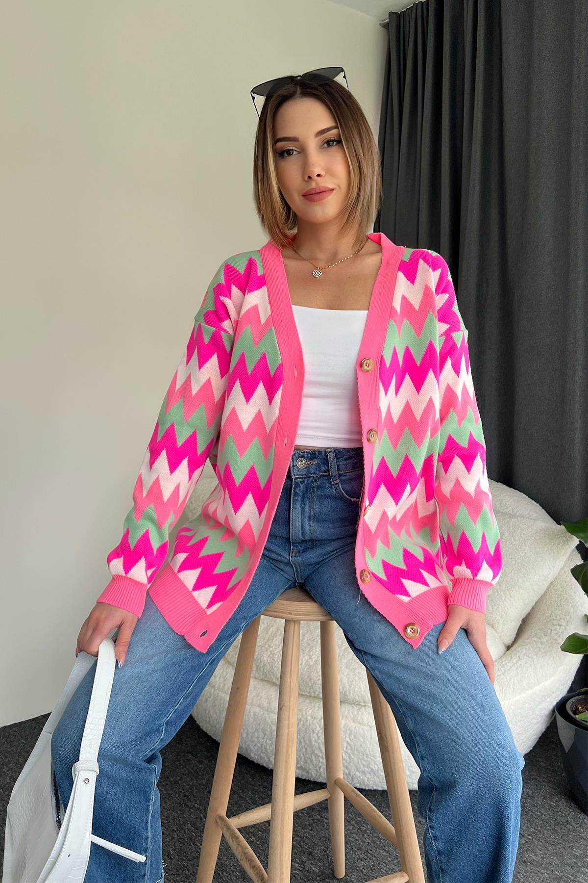 Strickjacke mit Zickzackmuster