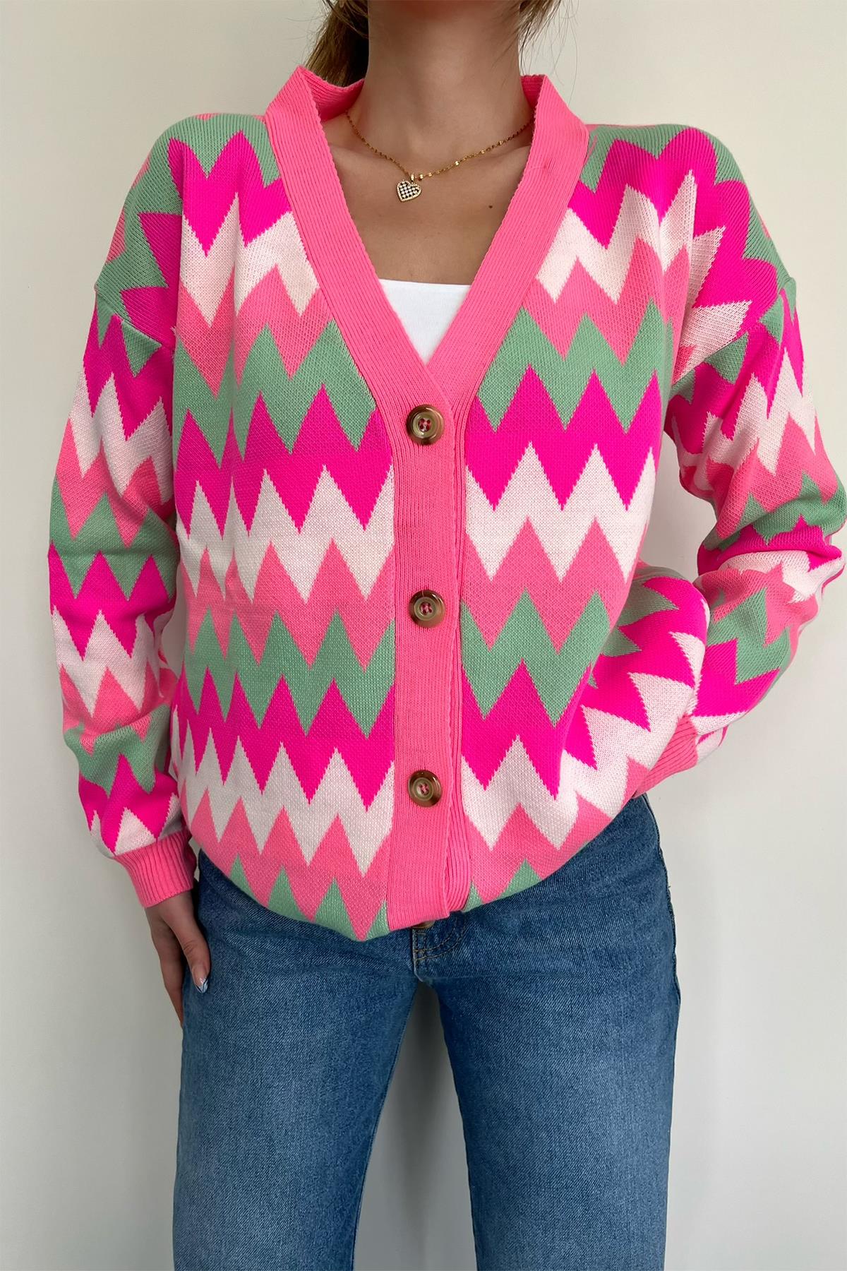 Strickjacke mit Zickzackmuster