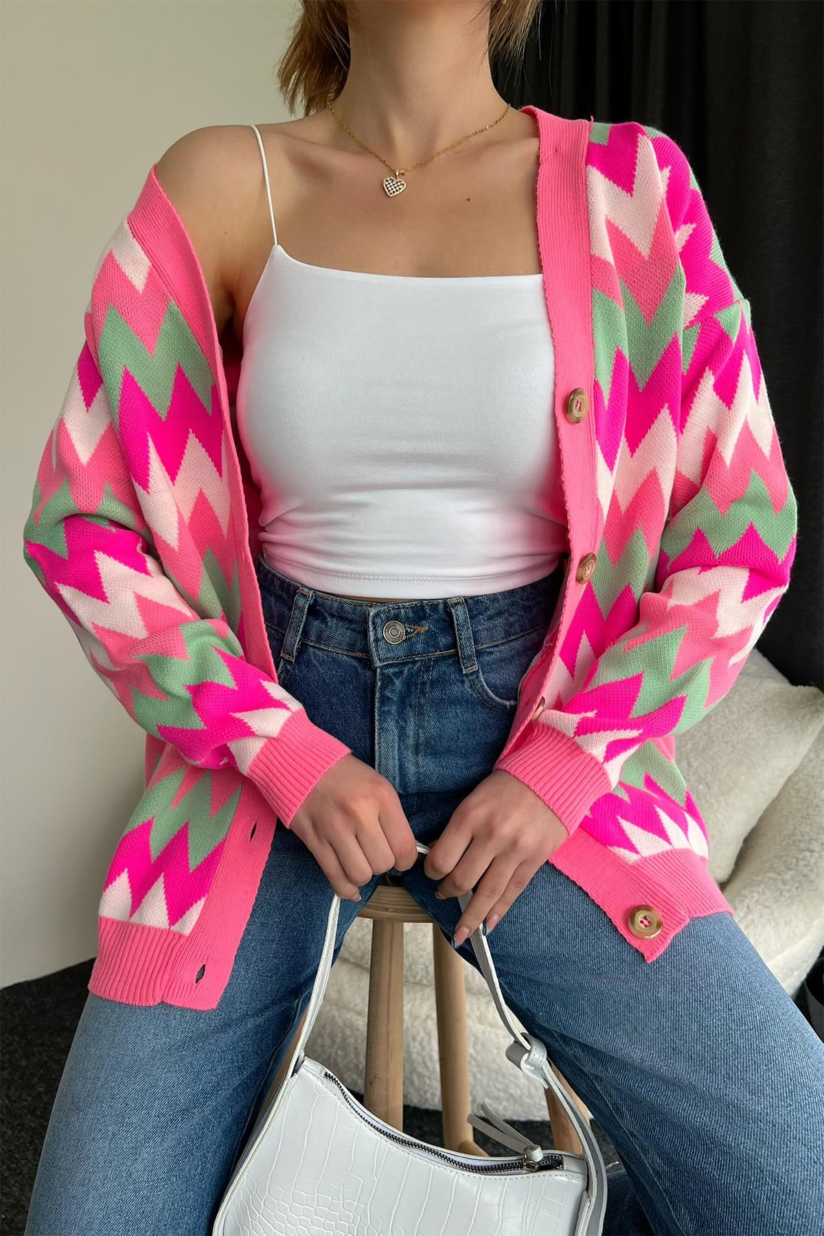 Strickjacke mit Zickzackmuster