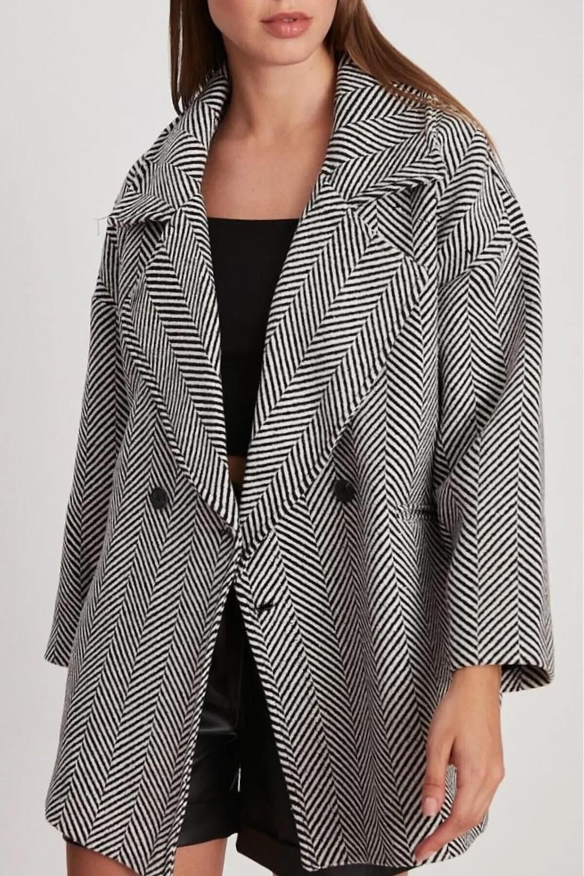 BALIK SIRTI ARA BOY DÜĞMELİ KABAN SİYAH-BEYAZ