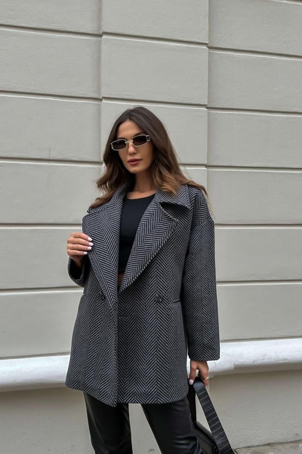 BALIK SIRTI ARA BOY DÜĞMELİ KABAN SİYAH-ANTRASİT