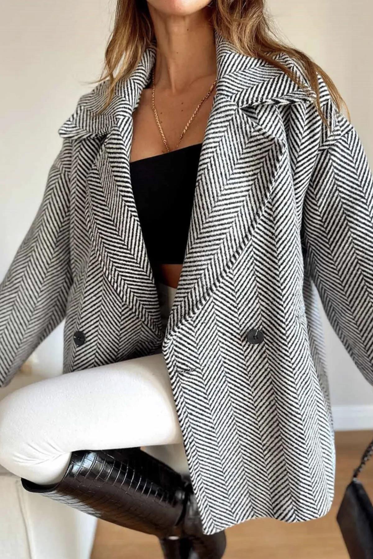 BALIK SIRTI ARA BOY DÜĞMELİ KABAN SİYAH-BEYAZ