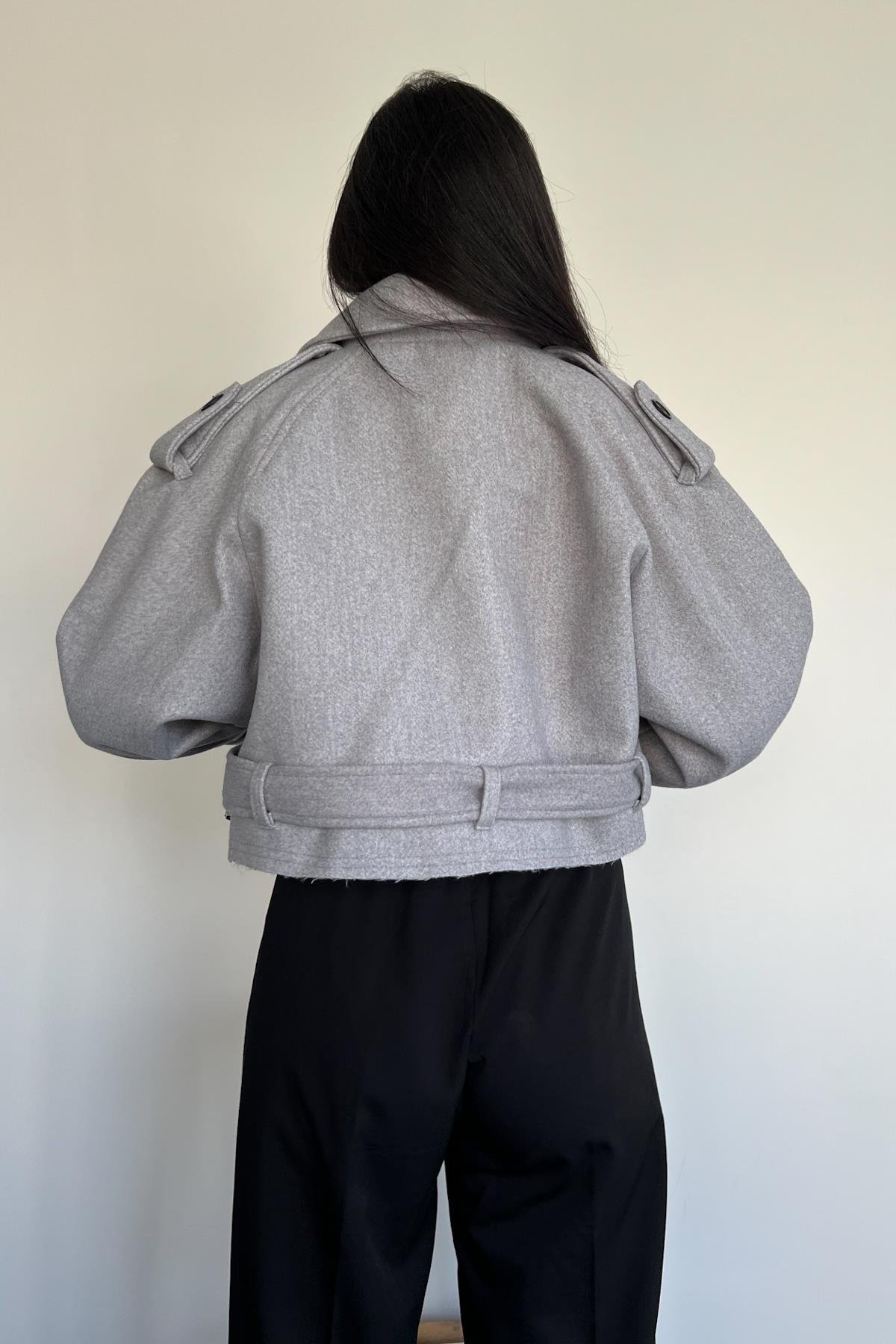 BELİ KEMERLİ KISA KIRÇILLI KAŞE KABAN GRİ