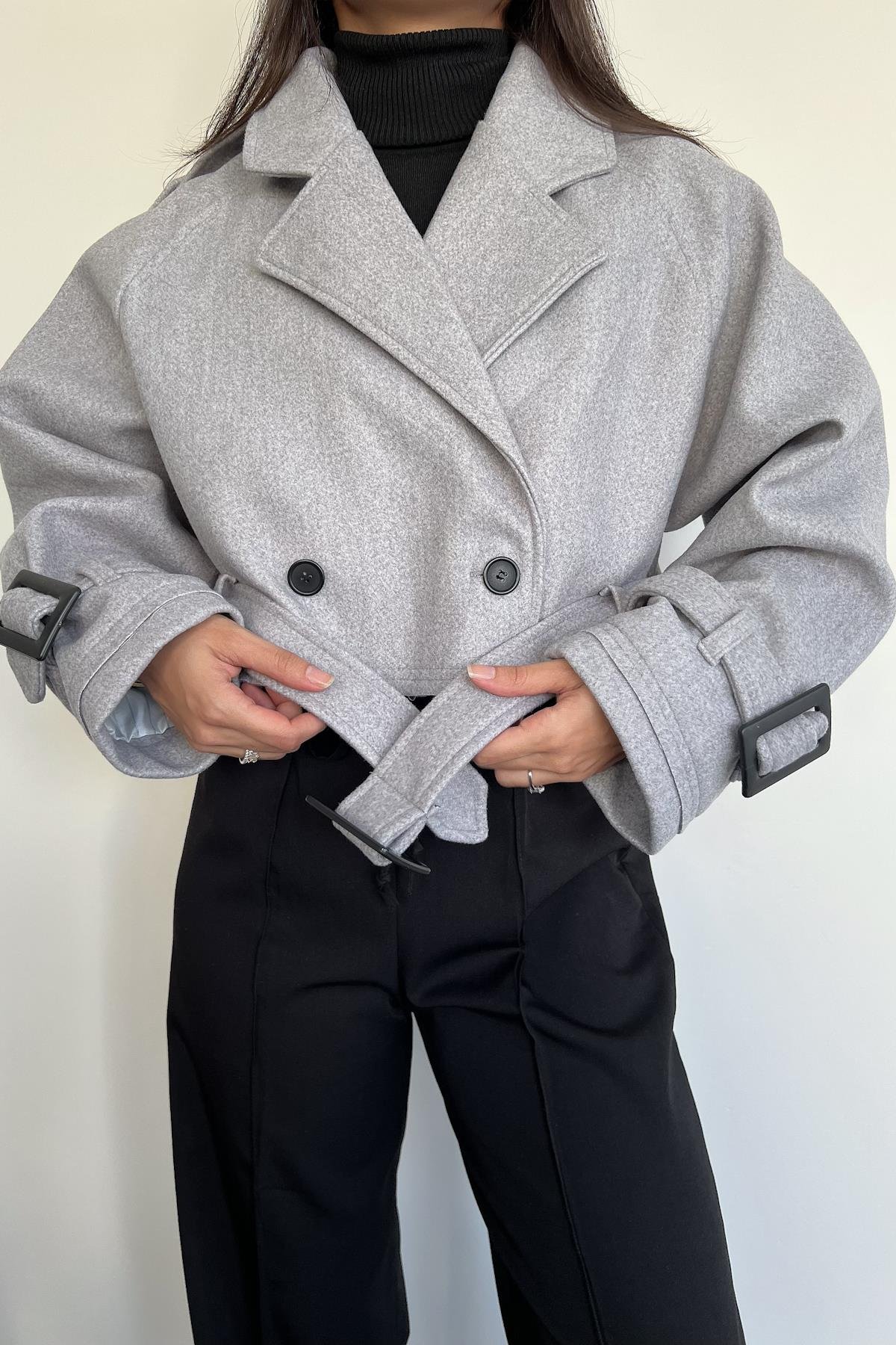 BELİ KEMERLİ KISA KIRÇILLI KAŞE KABAN GRİ