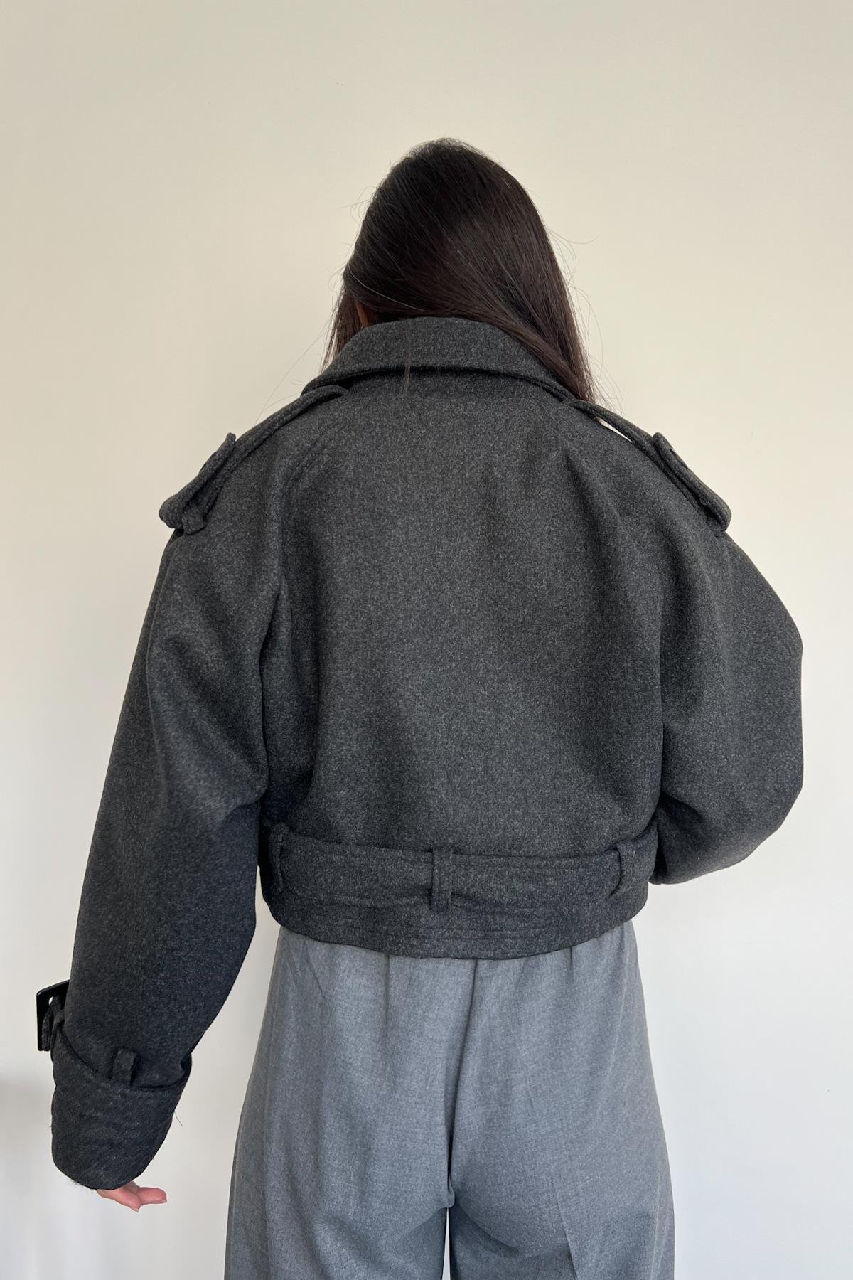 BELİ KEMERLİ KISA KIRÇILLI KAŞE KABAN ANTRASİT