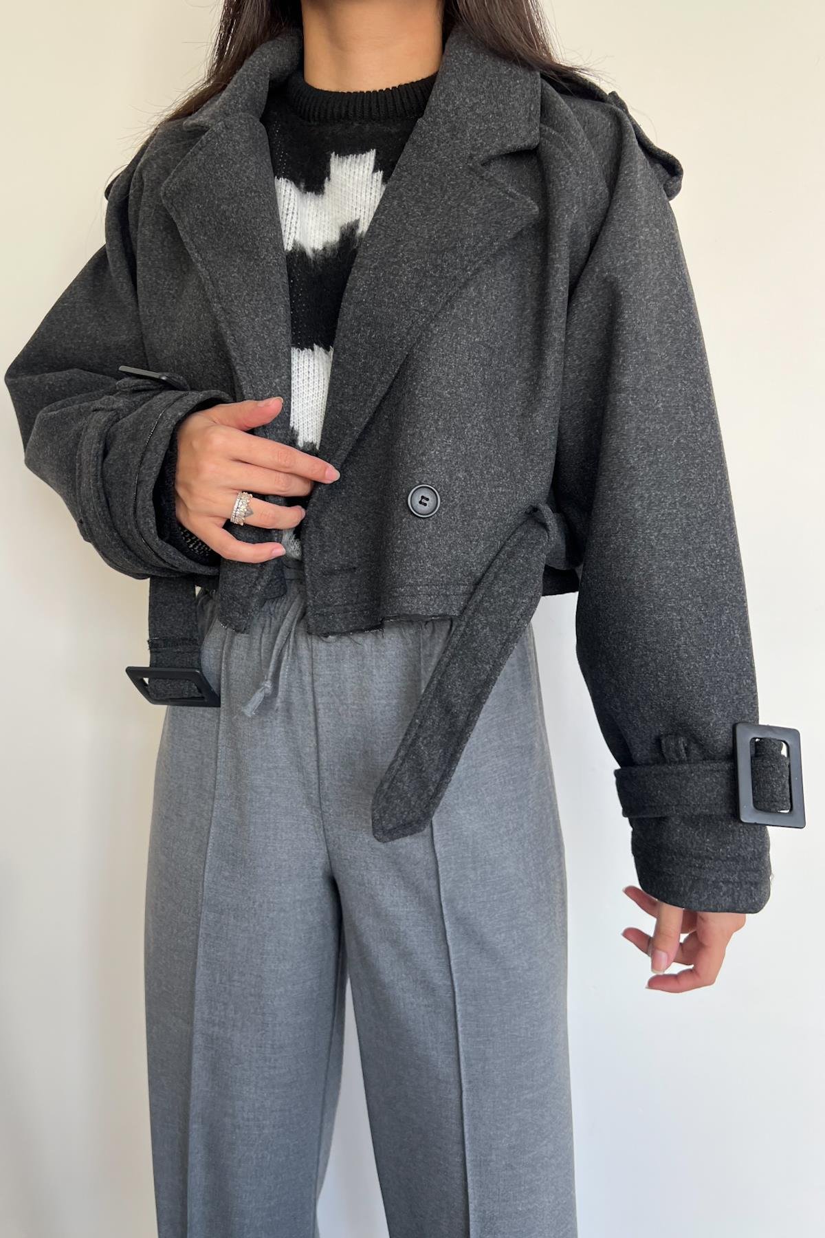 BELİ KEMERLİ KISA KIRÇILLI KAŞE KABAN ANTRASİT