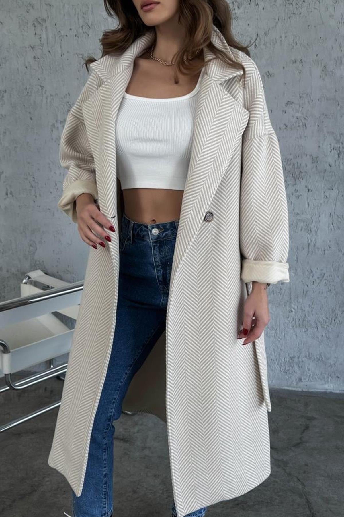 KIRÇILLI KUŞAKLI KRUVAZE YAKA KABAN TAŞ