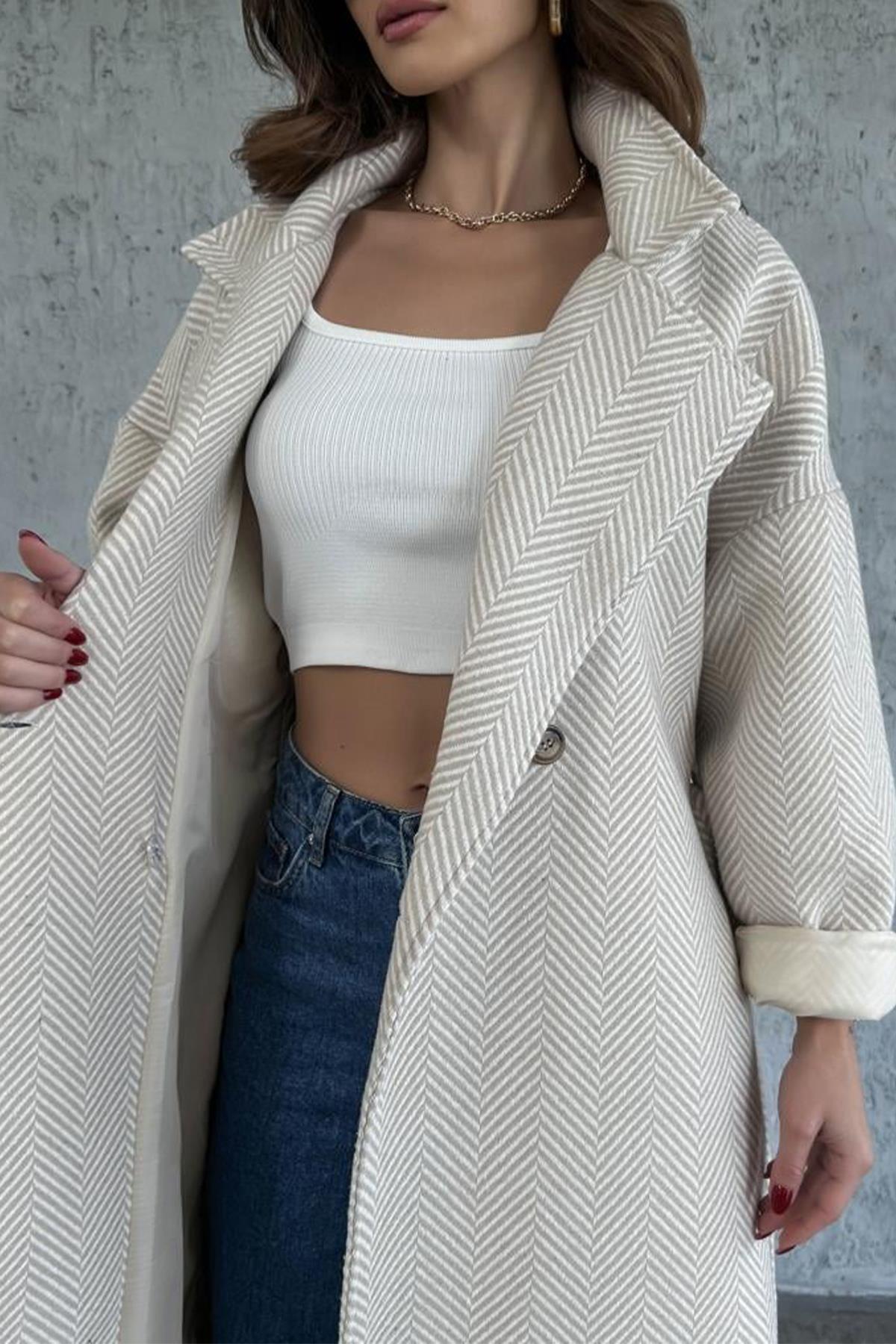 KIRÇILLI KUŞAKLI KRUVAZE YAKA KABAN TAŞ