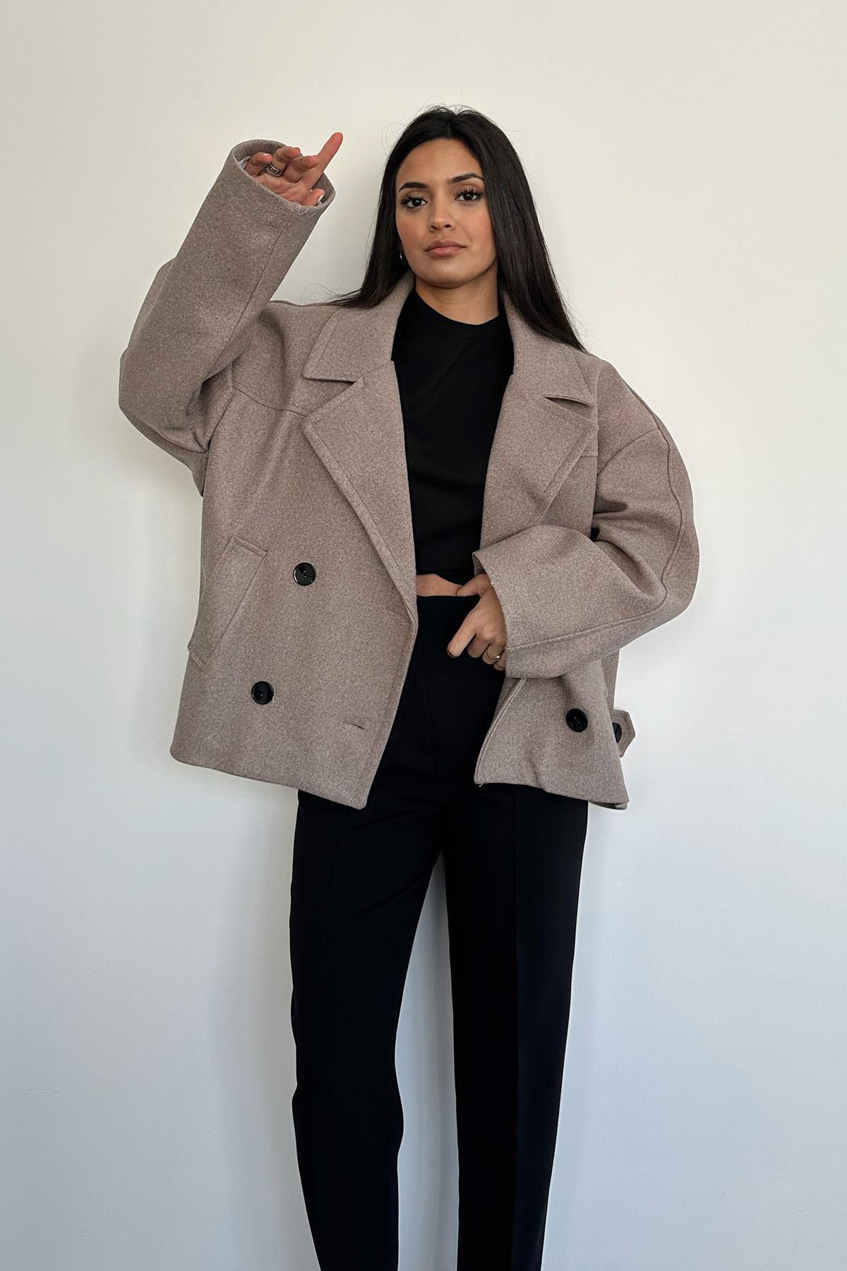 KISA ASTARLI OVERSİZE KAŞE KABAN VİZON