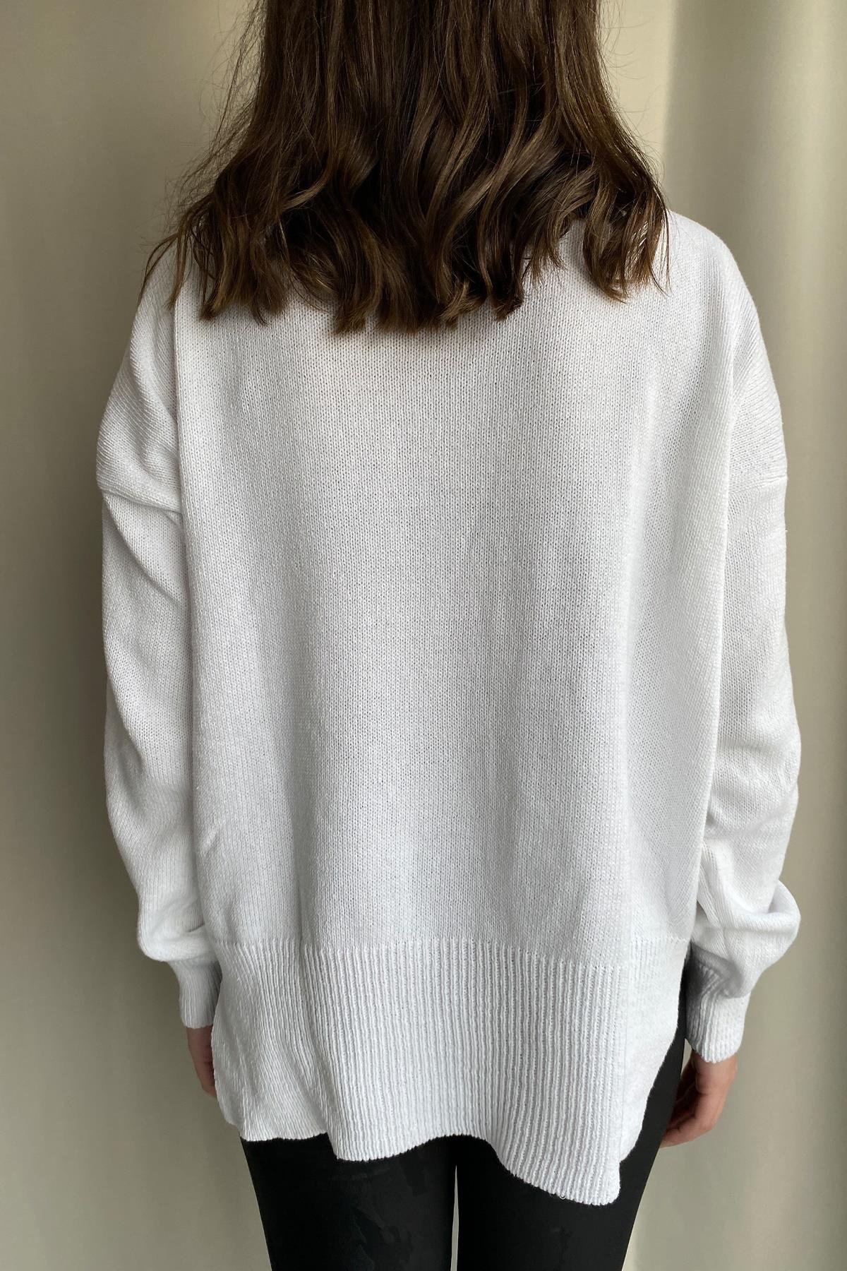 AKSESUARLI KAZAK BEYAZ