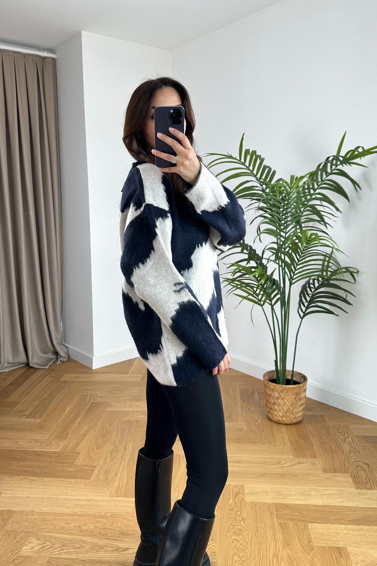 BİSİKLET YAKA ARA BOY 2 RENKLİ KAZAK KREM-LACİ