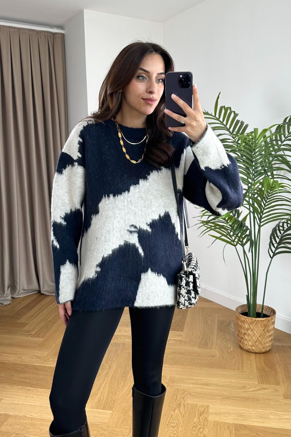 BİSİKLET YAKA ARA BOY 2 RENKLİ KAZAK KREM-LACİ