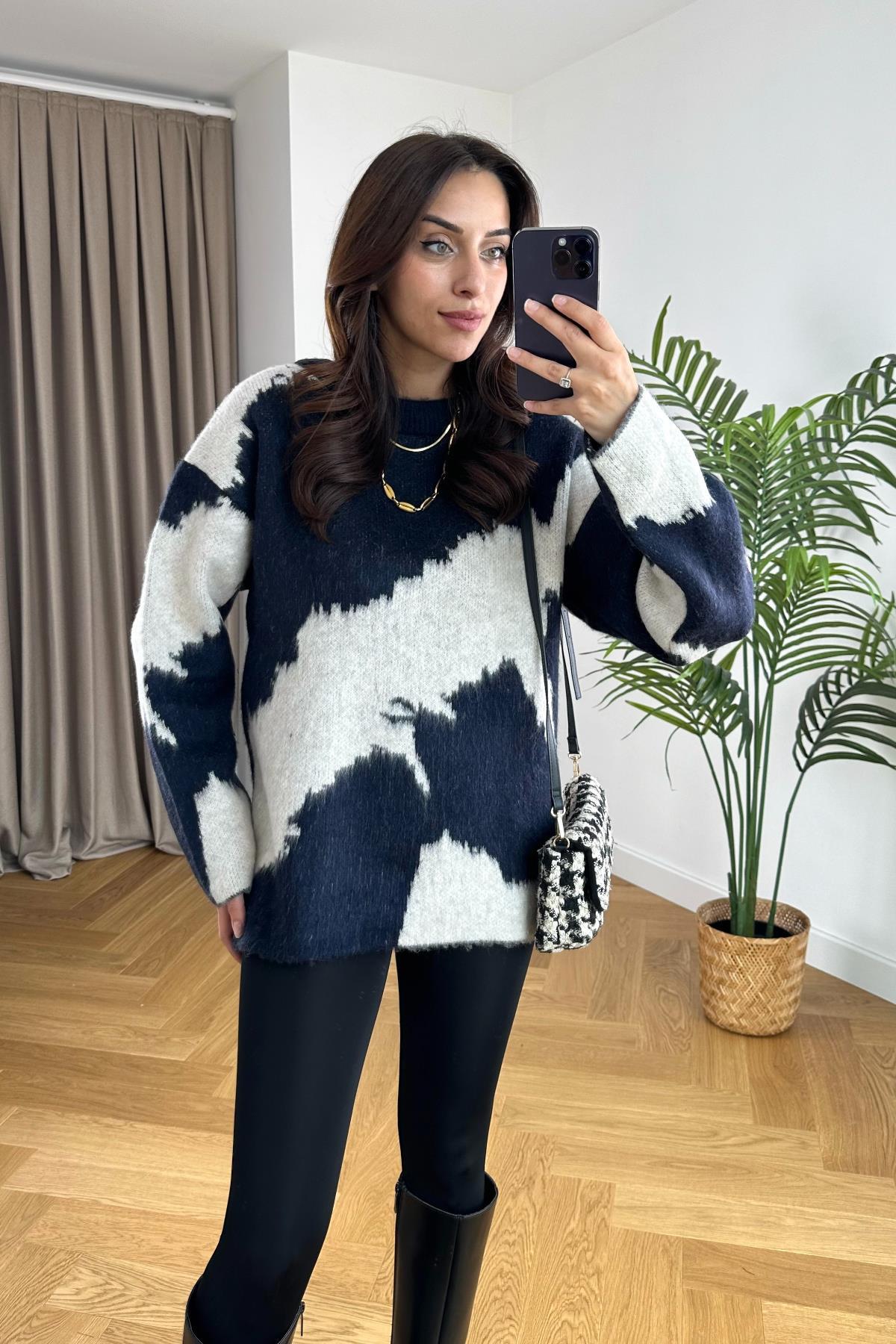 BİSİKLET YAKA ARA BOY 2 RENKLİ KAZAK KREM-LACİ