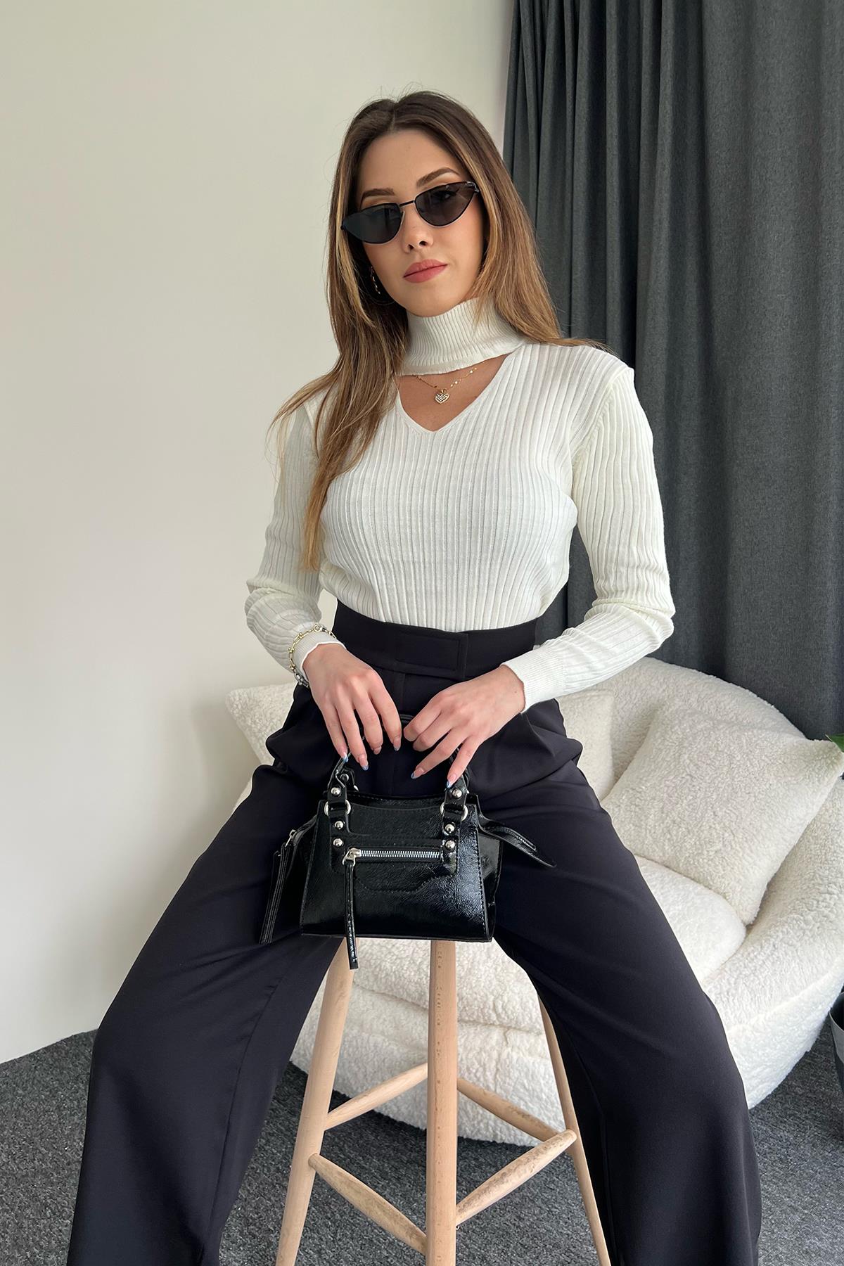 СВИТЕР С ОТКРЫТЫМ ШЕИ