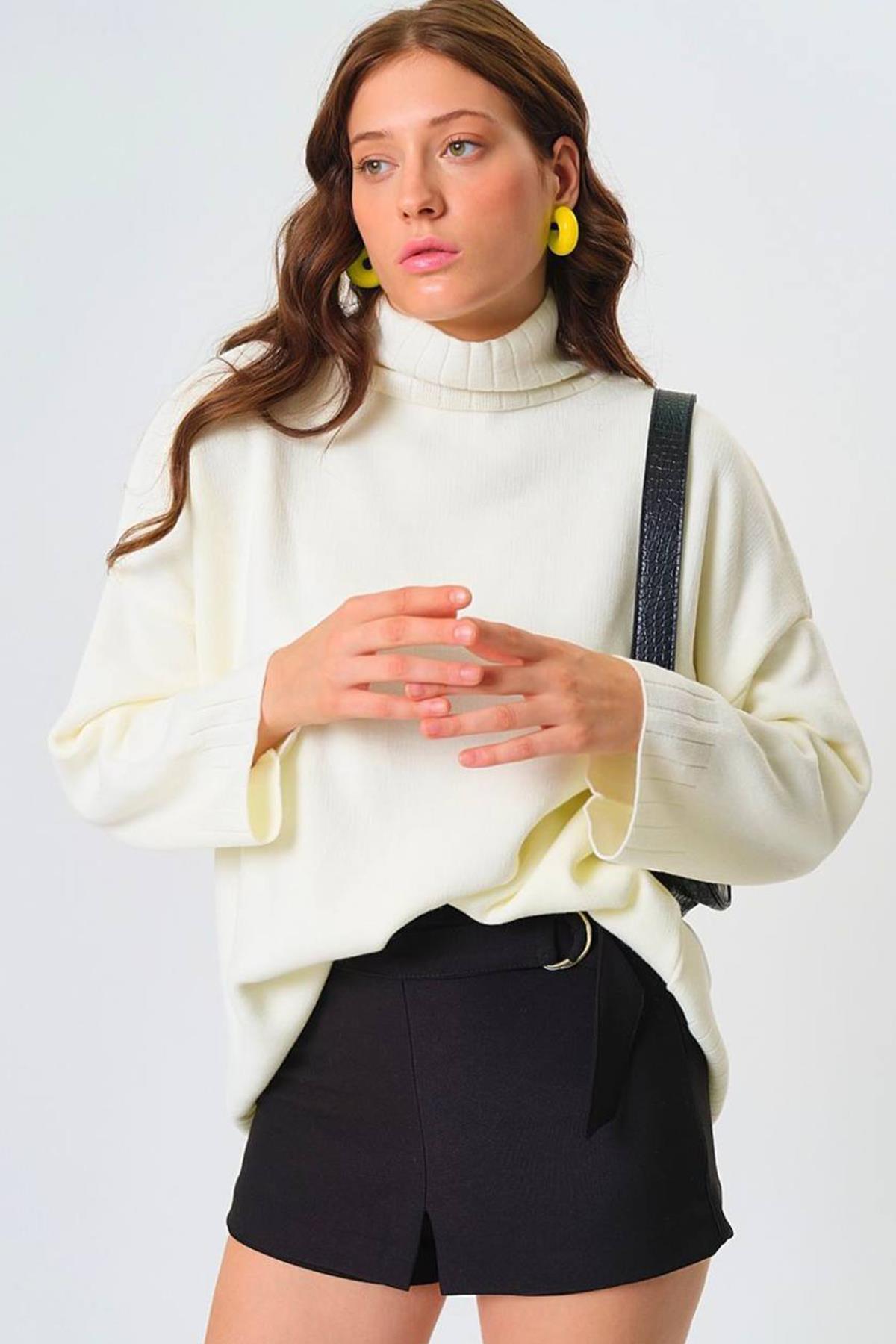 DİK YAKA ARA BOY TRİKO KAZAK EKRU