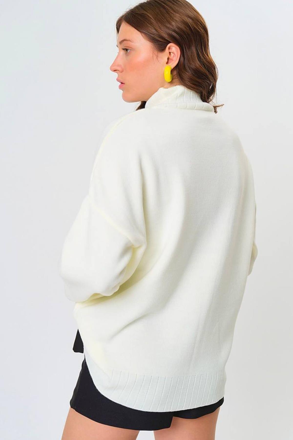 DİK YAKA ARA BOY TRİKO KAZAK EKRU