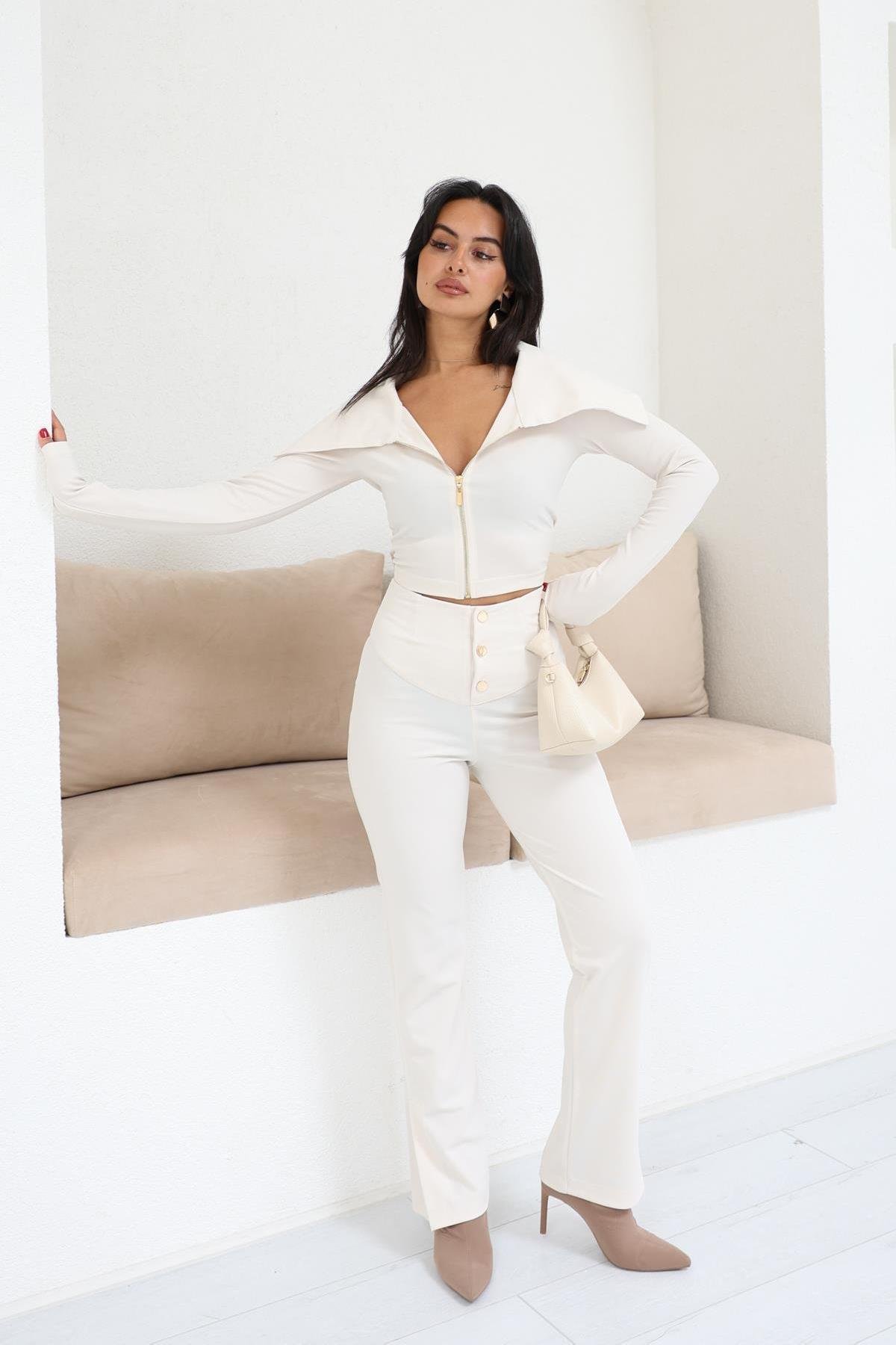 WIDE COLLAR ZIPPER CROP SWEATER