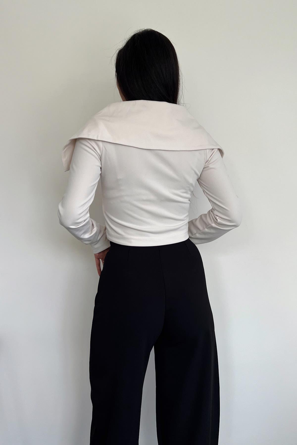 WIDE COLLAR ZIPPER CROP SWEATER