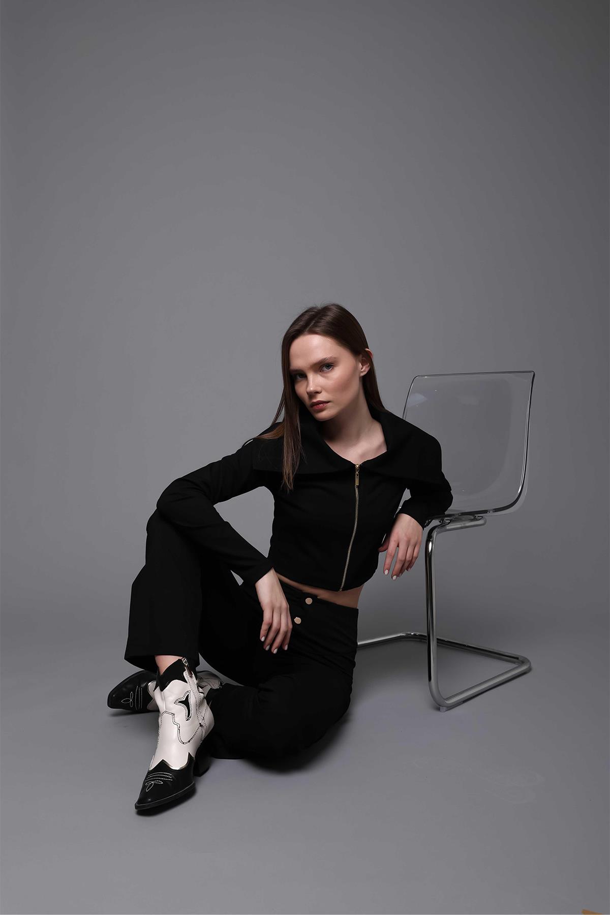 WIDE COLLAR ZIPPER CROP SWEATER