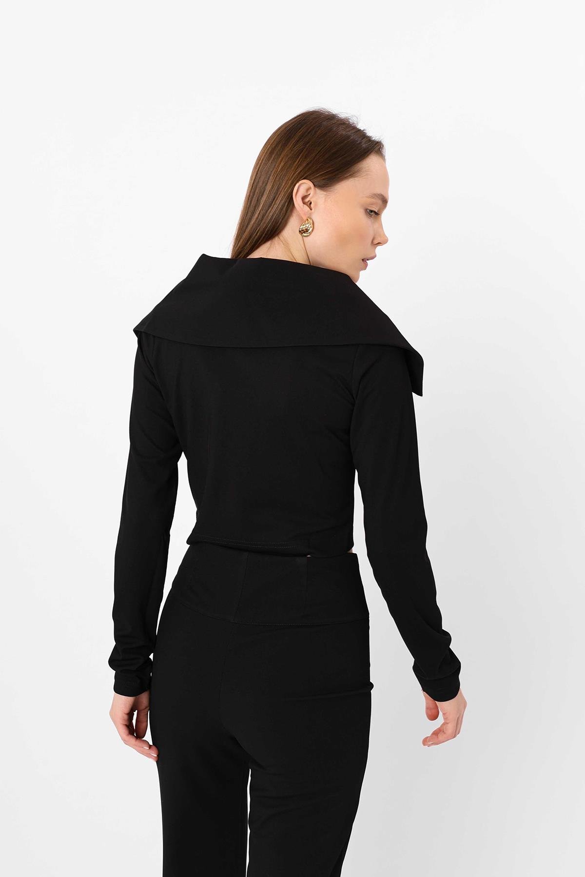 WIDE COLLAR ZIPPER CROP SWEATER