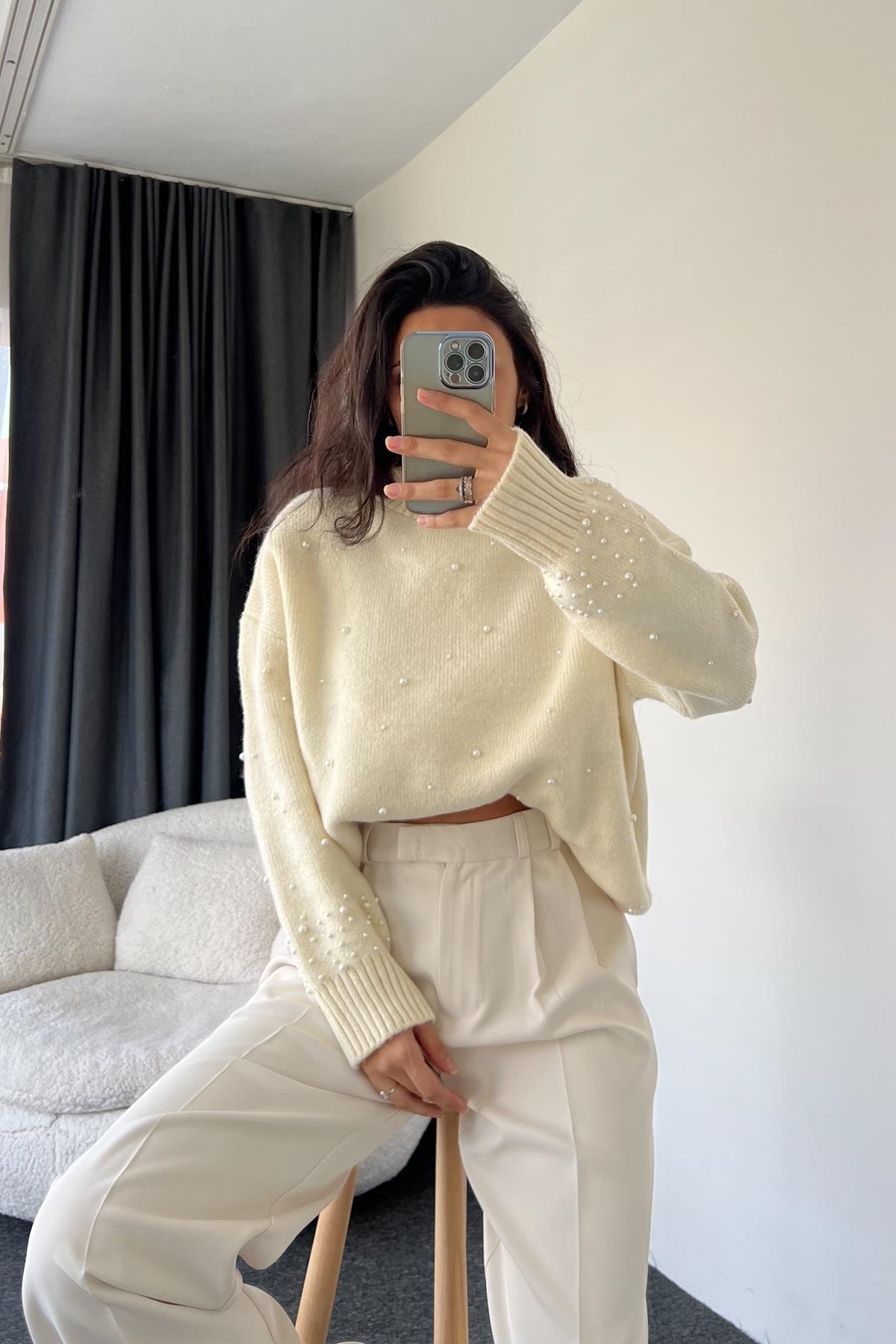 ЖЕМЧУЖНЫЙ ТРИКОТАЖНЫЙ СВИТЕР