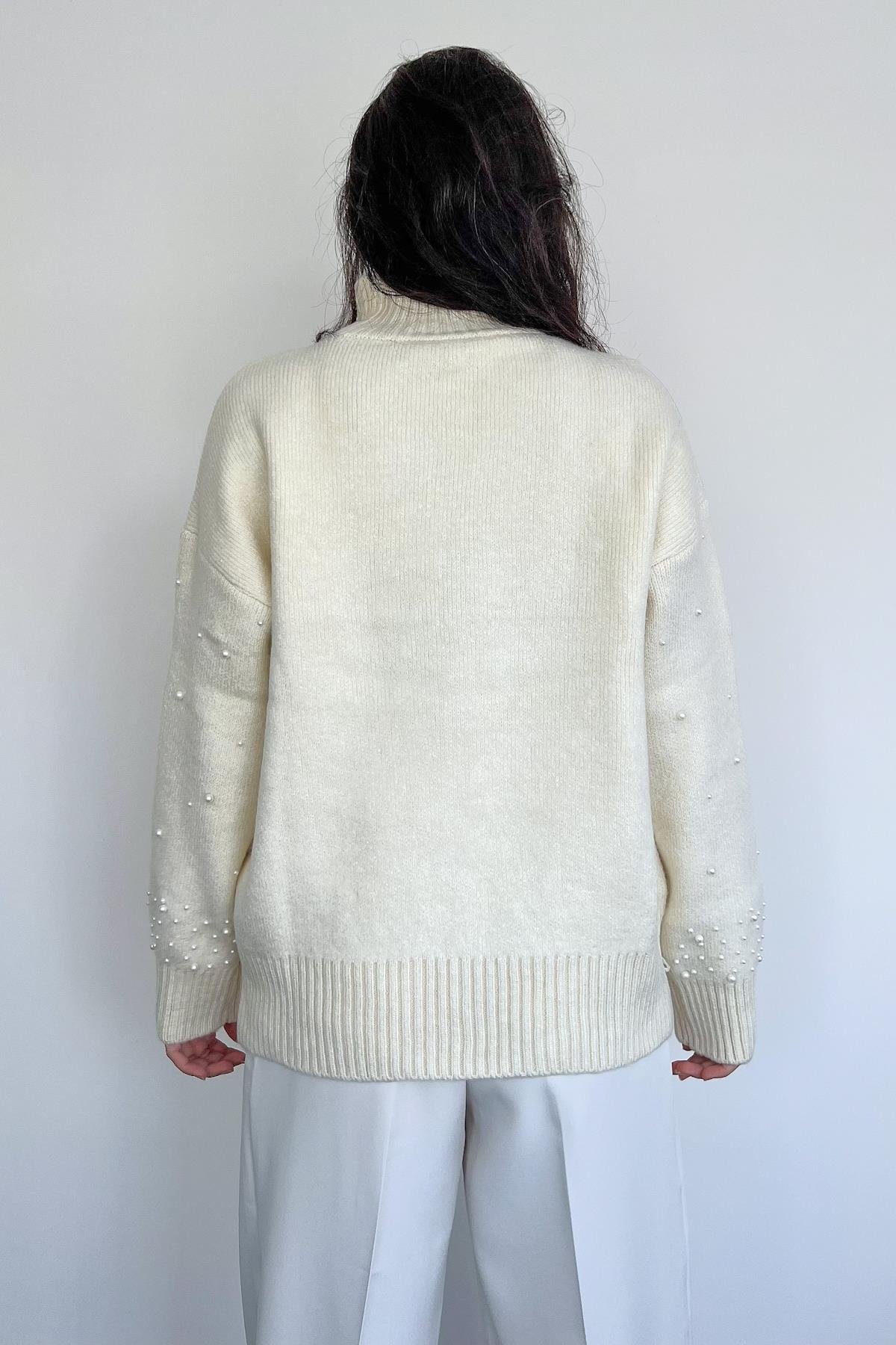 ЖЕМЧУЖНЫЙ ТРИКОТАЖНЫЙ СВИТЕР