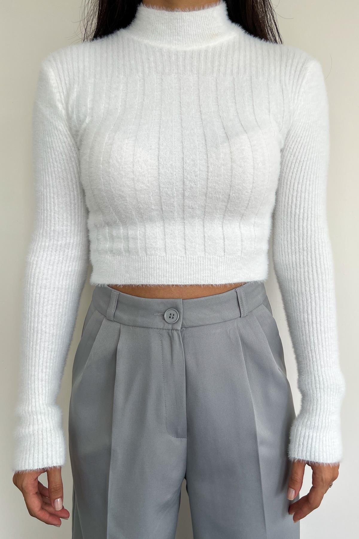 BEARDED SOFT RUBBLE TURTLEneck KNIT SWEATER