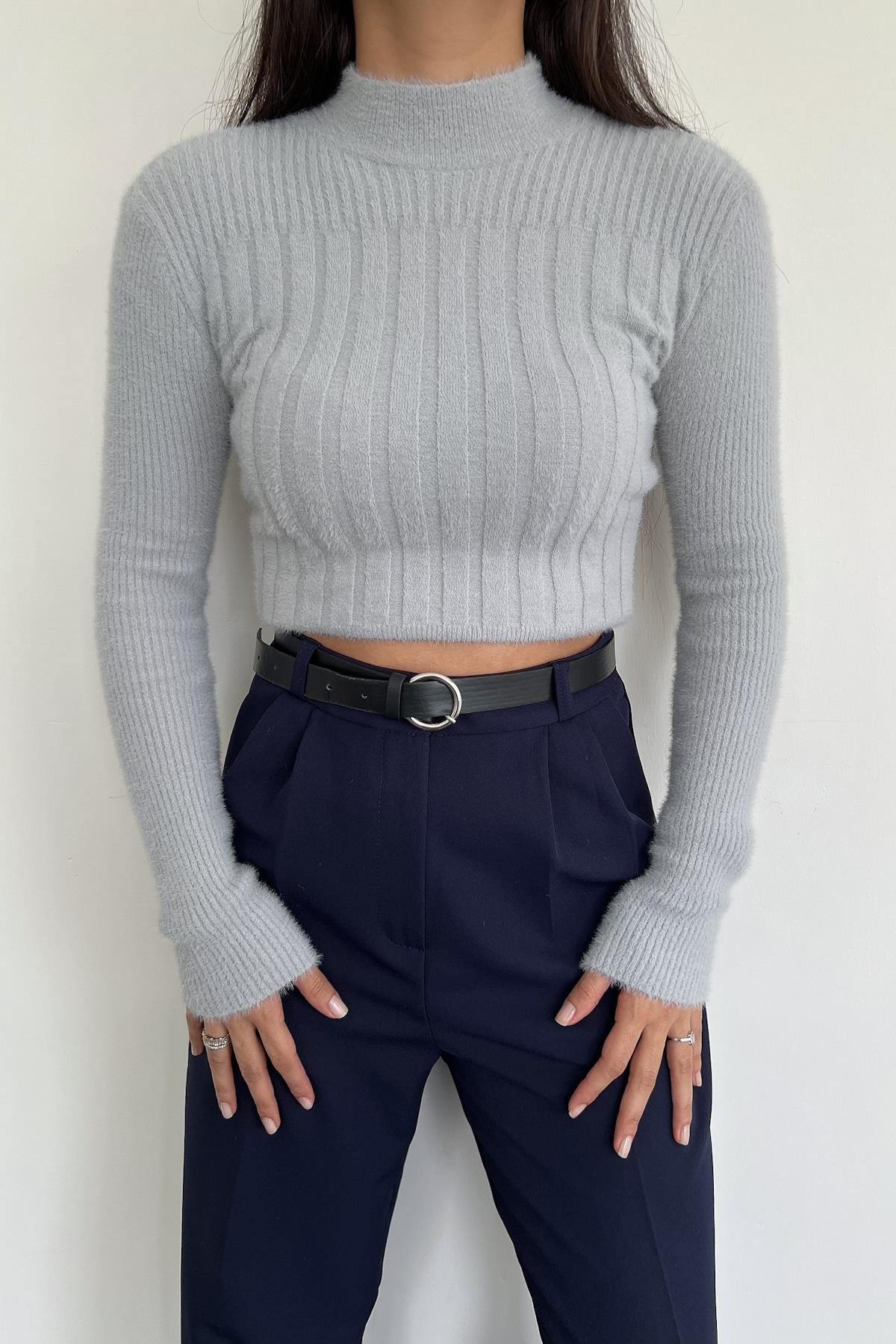 BEARDED SOFT RUBBLE TURTLEneck KNIT SWEATER