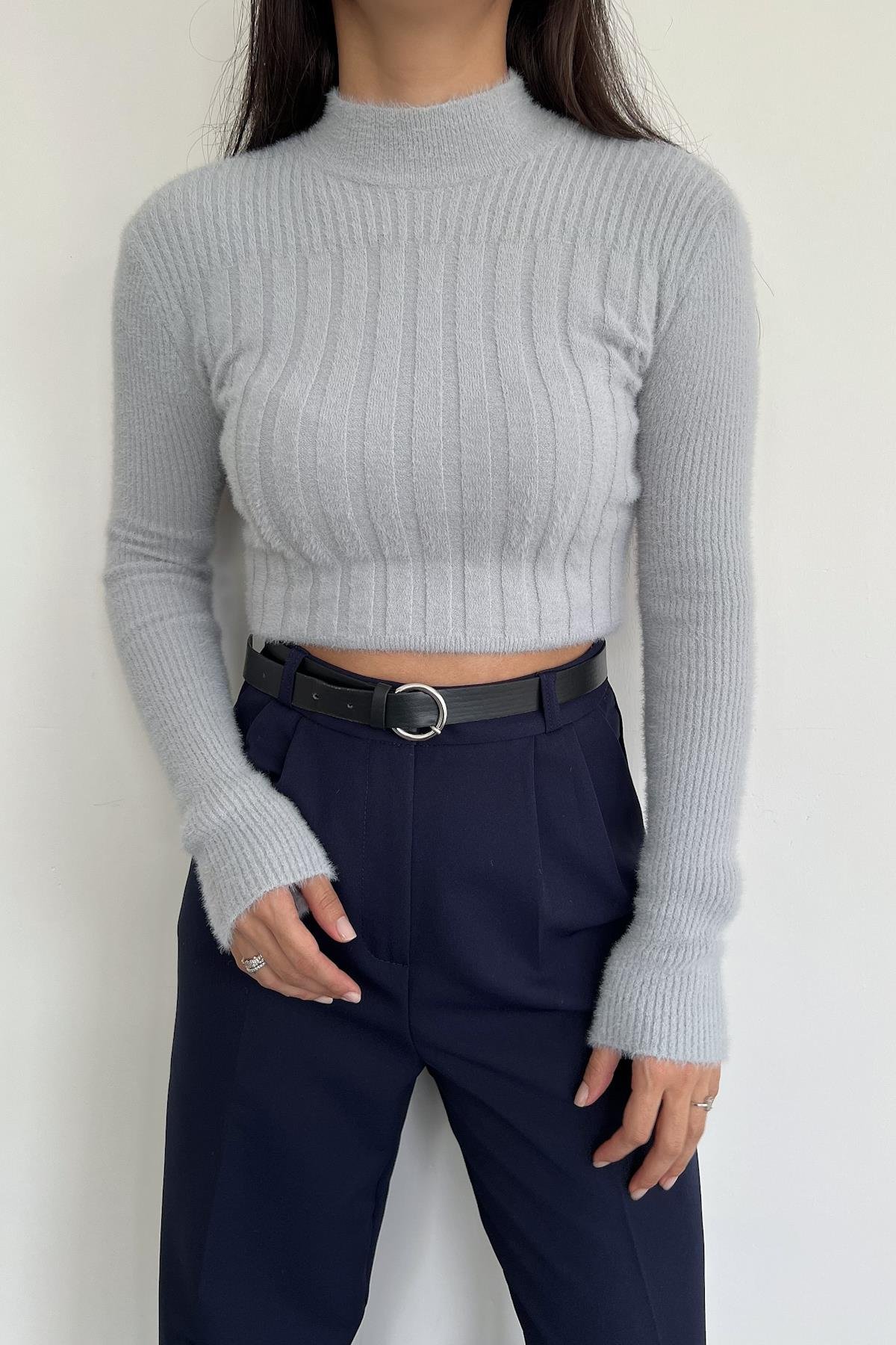 BEARDED SOFT RUBBLE TURTLEneck KNIT SWEATER