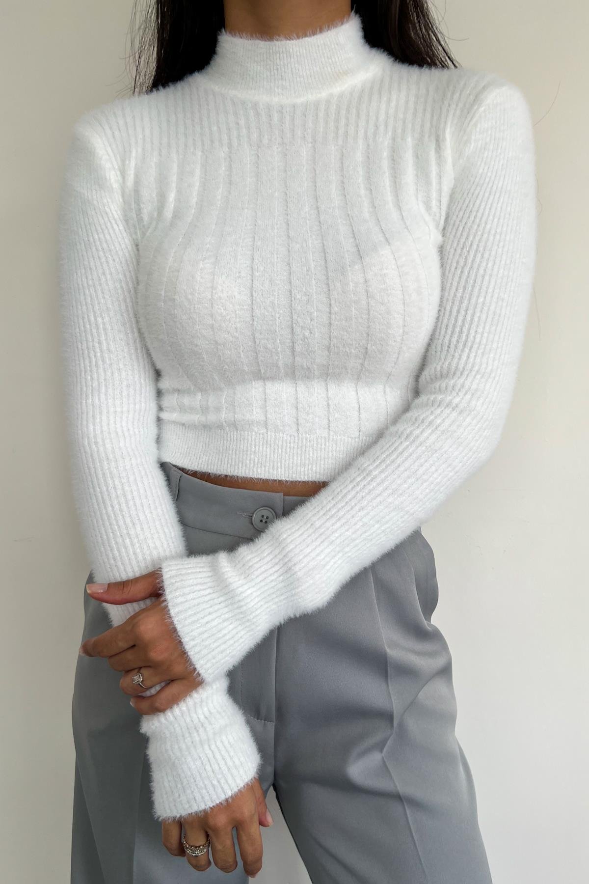 BEARDED SOFT RUBBLE TURTLEneck KNIT SWEATER